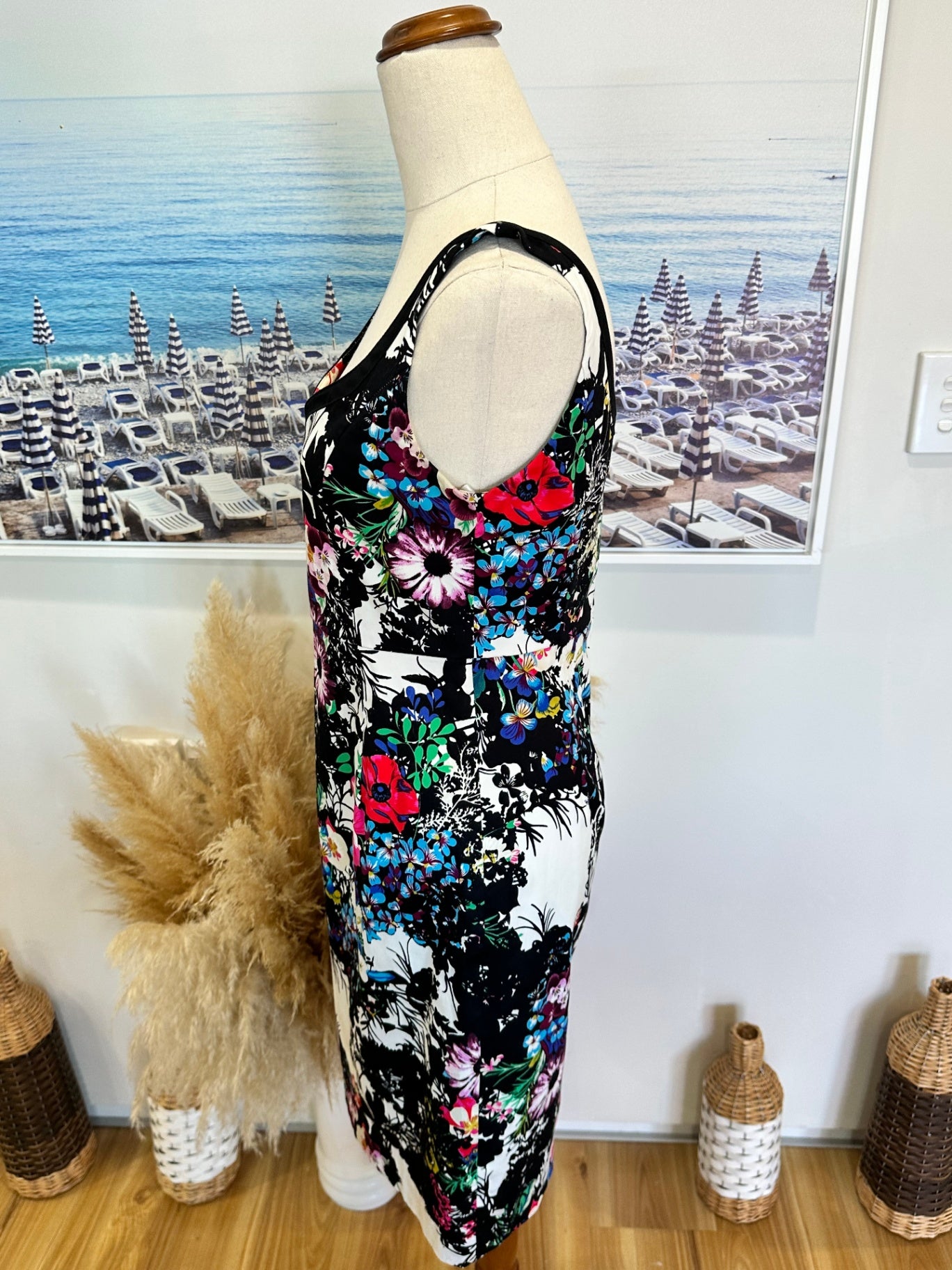 [SALE] Max Dress - Size 8 - Black w Florals