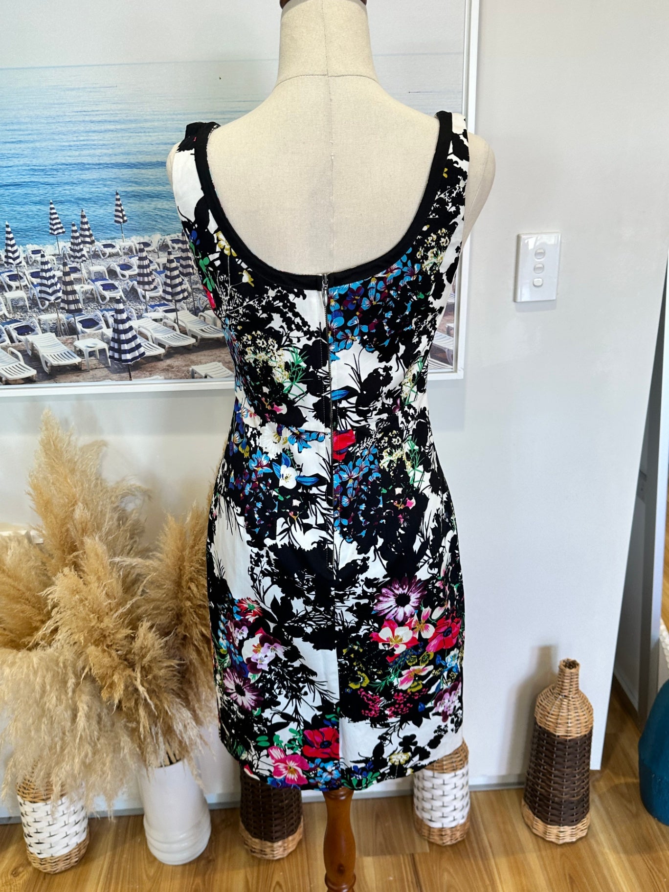 [SALE] Max Dress - Size 8 - Black w Florals