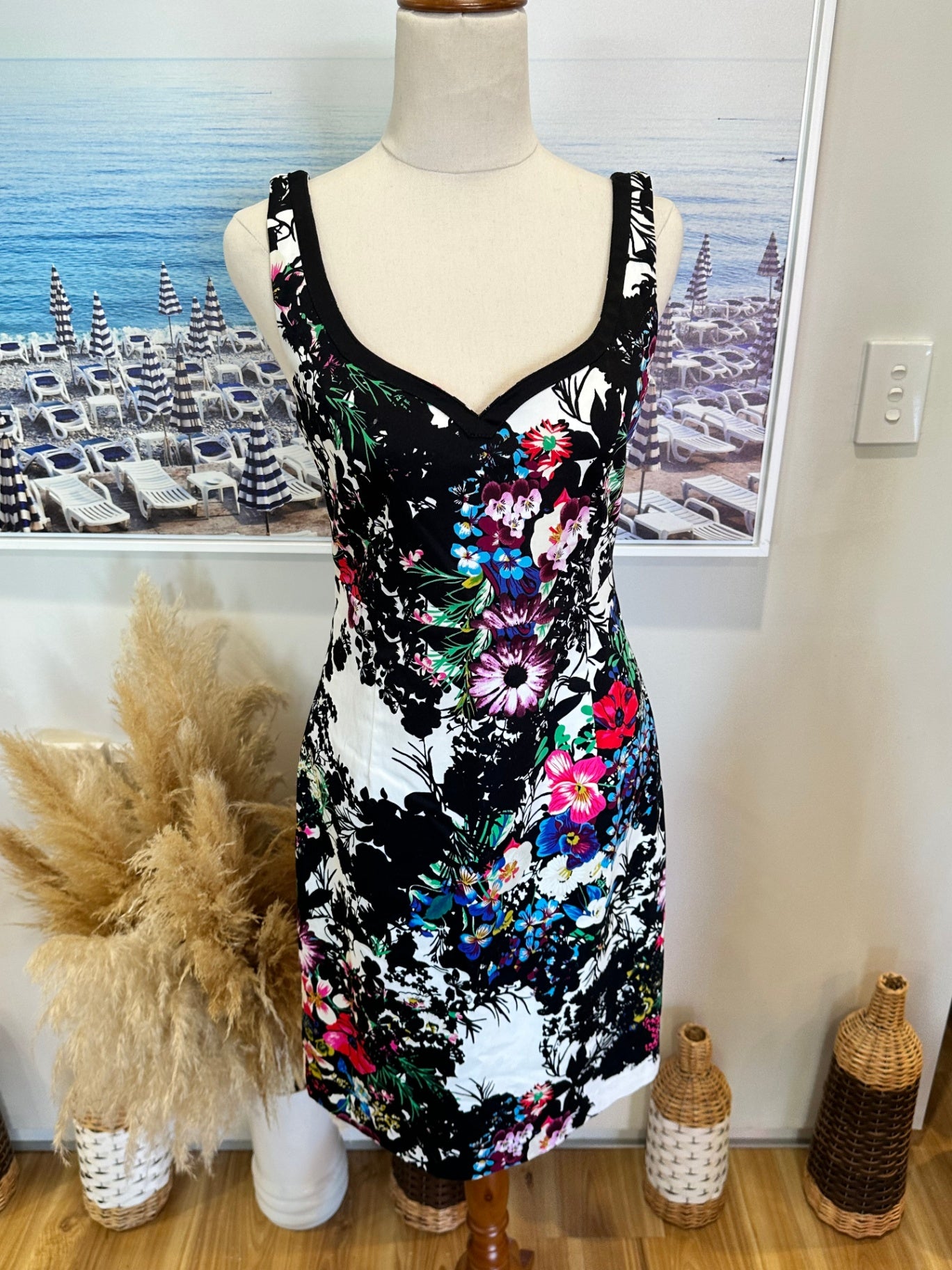 [SALE] Max Dress - Size 8 - Black w Florals