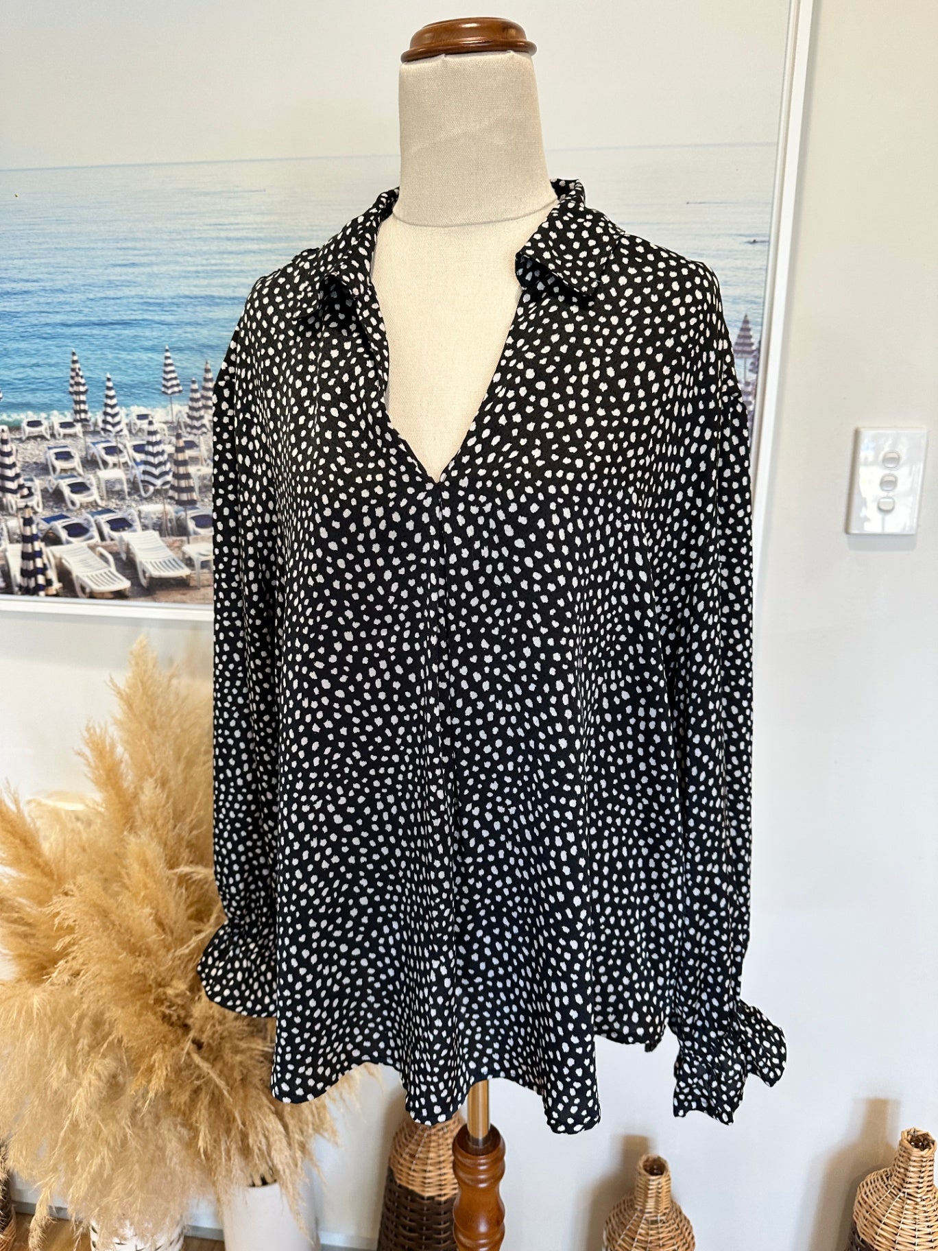 [SALE] Blouse - Large - Black and white dots