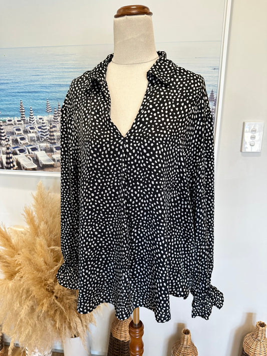 [SALE] Blouse - Large - Black and white dots
