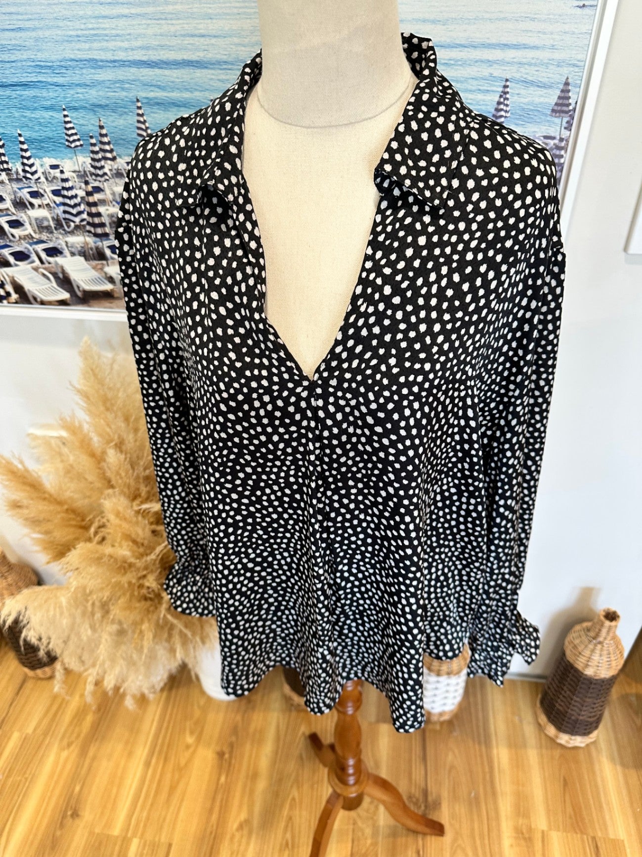 [SALE] Blouse - Large - Black and white dots