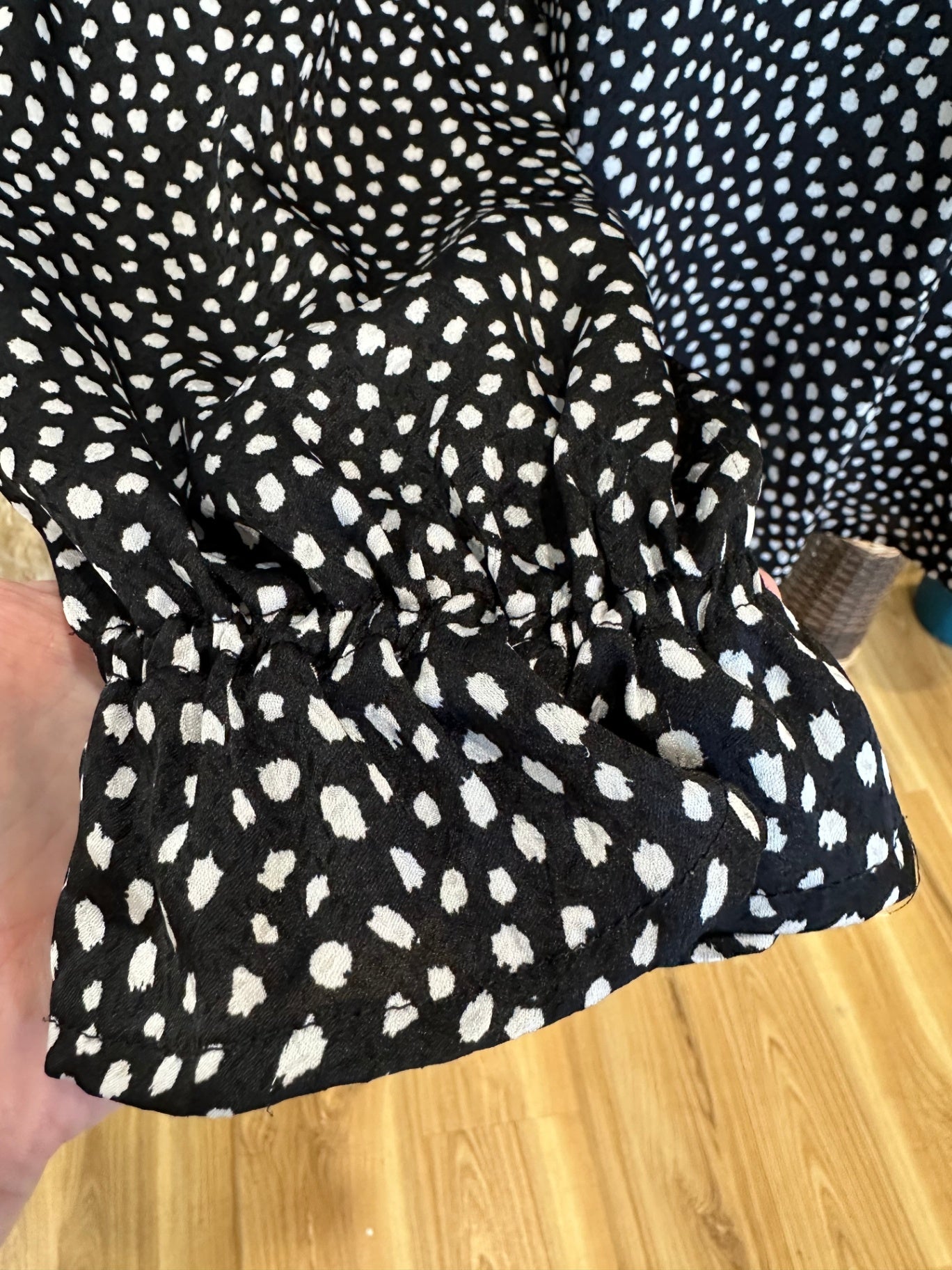[SALE] Blouse - Large - Black and white dots