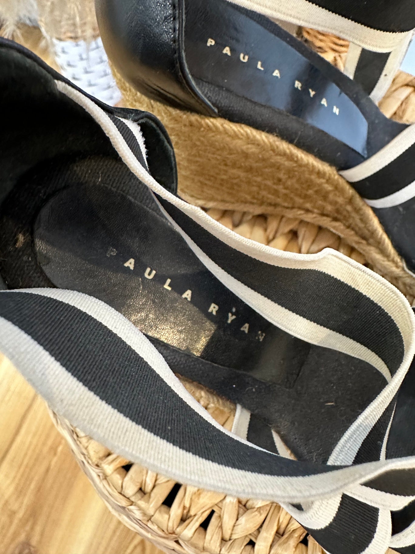 [SALE] Paula Ryan - Wedges - EU 39 - Black w Cream Stripe