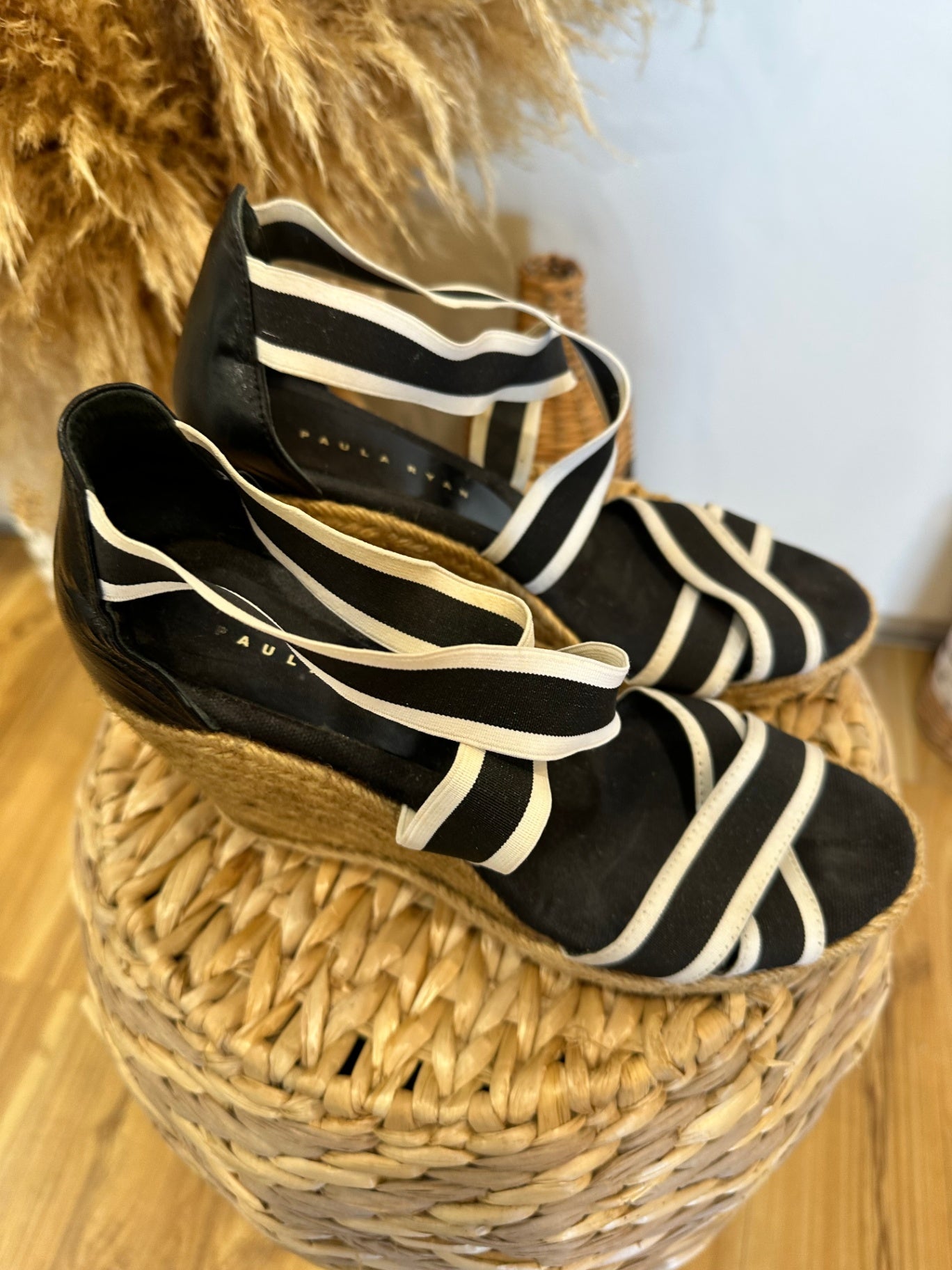 [SALE] Paula Ryan - Wedges - EU 39 - Black w Cream Stripe