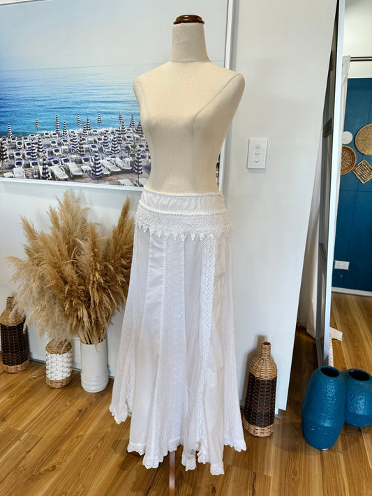 Bohemian White Skirt Women Stylish Flowy Casual Summer Wear  Size 16
