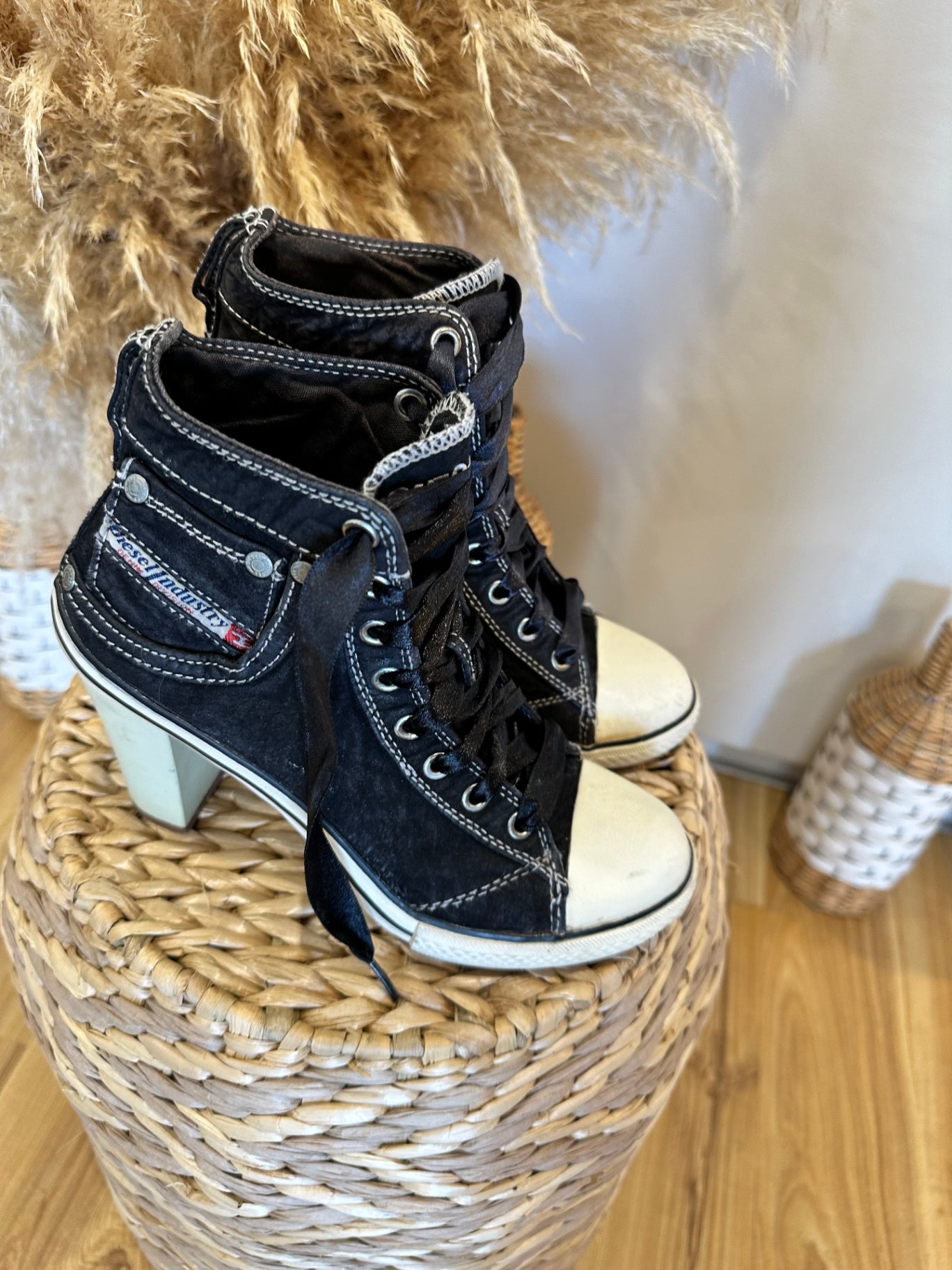 [SALE] Diesel Heels - Size 39 - Black / Cream