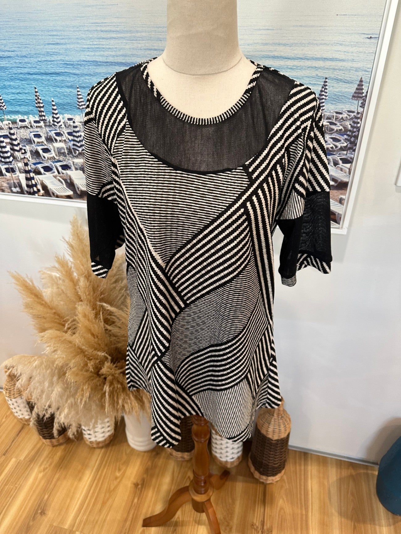 [SALE] Cordelia Street Top 10 Black and White
