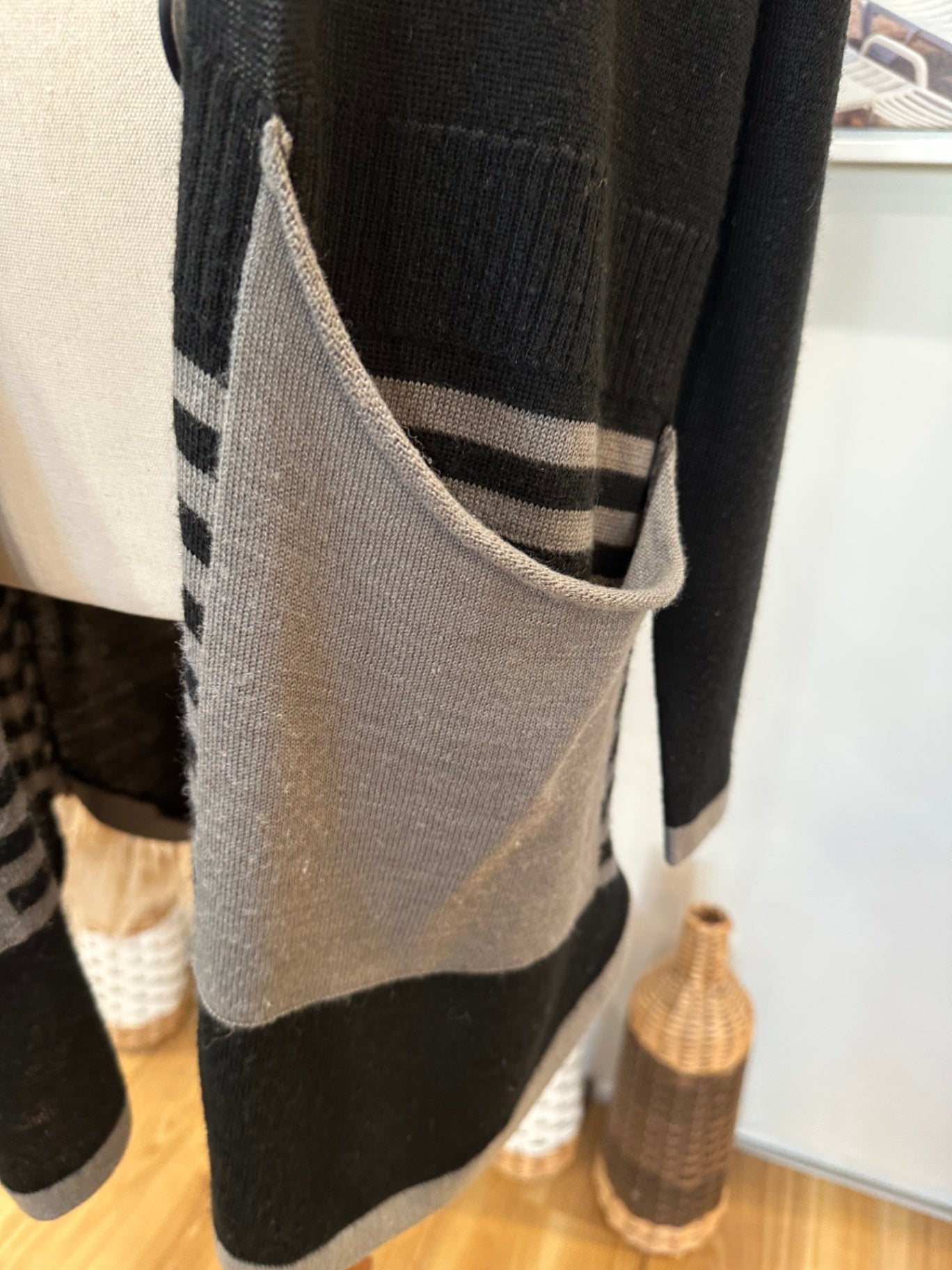 [SALE] Gordon Smith Cardigan Large Black and grey