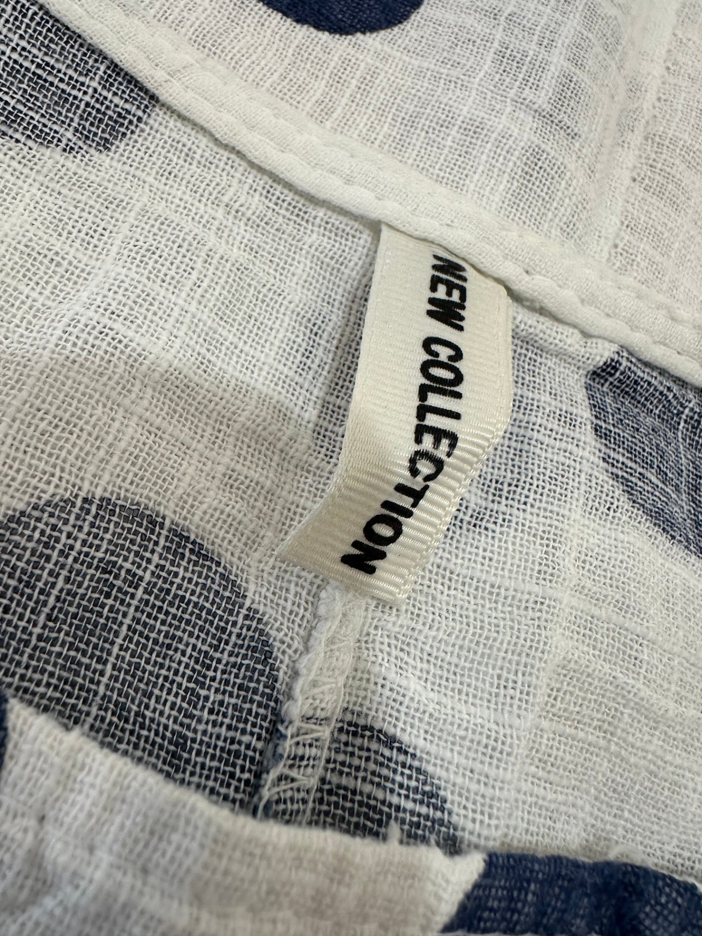 [SALE] 100% Cotton - New Collection Top Medium White with navy blue polka dots