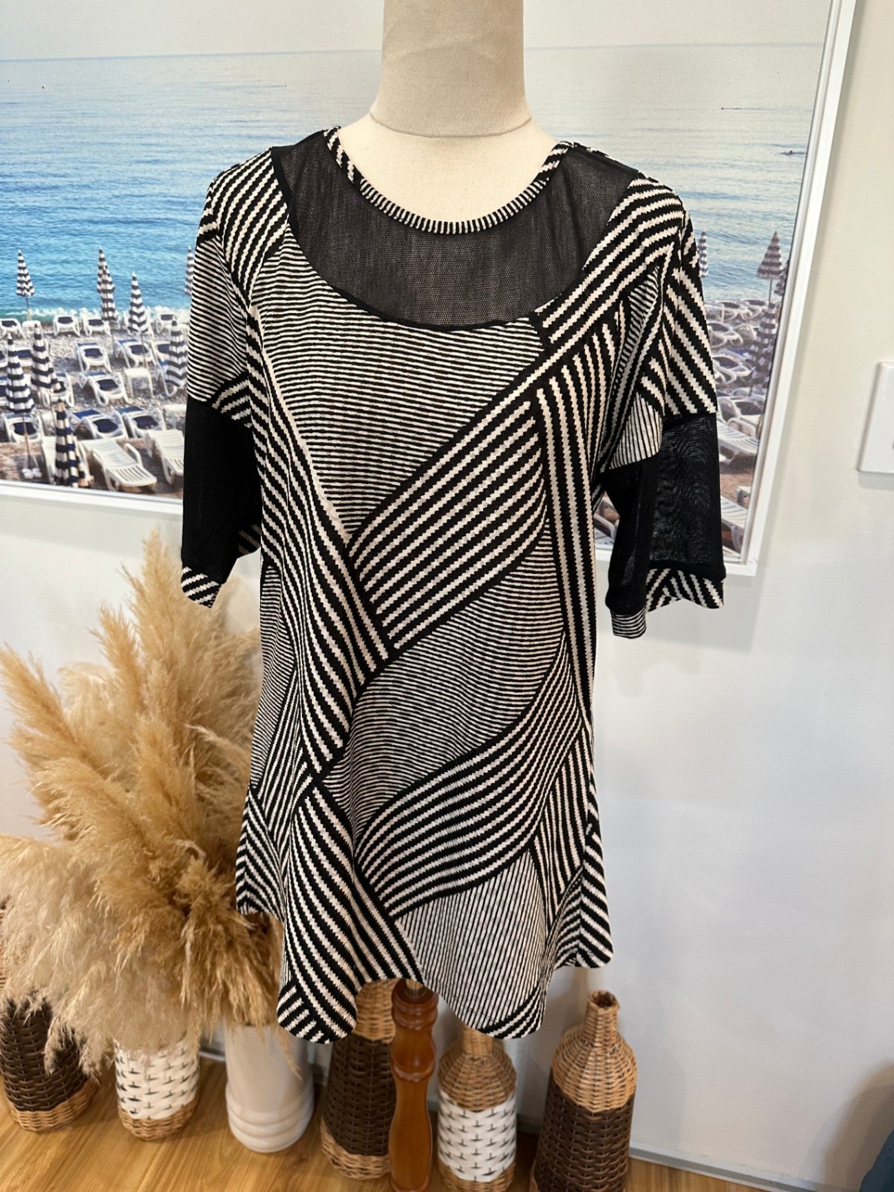 [SALE] Cordelia Street Top 10 Black and White