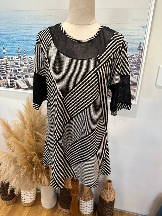 [SALE] Cordelia Street Top 10 Black and White