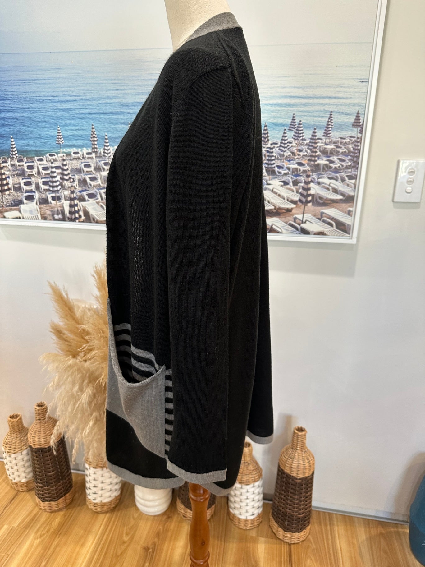 [SALE] Gordon Smith Cardigan Large Black and grey