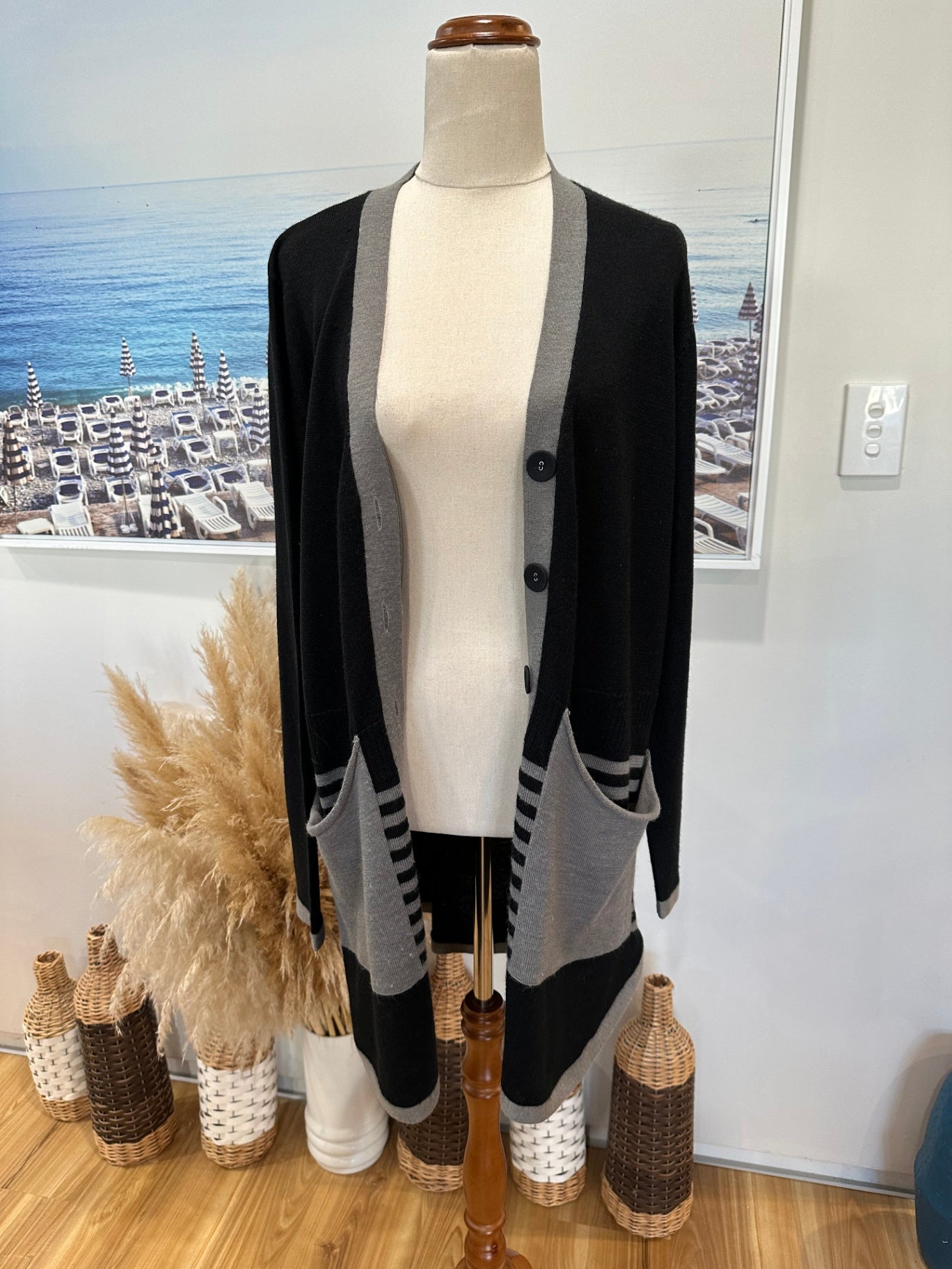 [SALE] Gordon Smith Cardigan Large Black and grey
