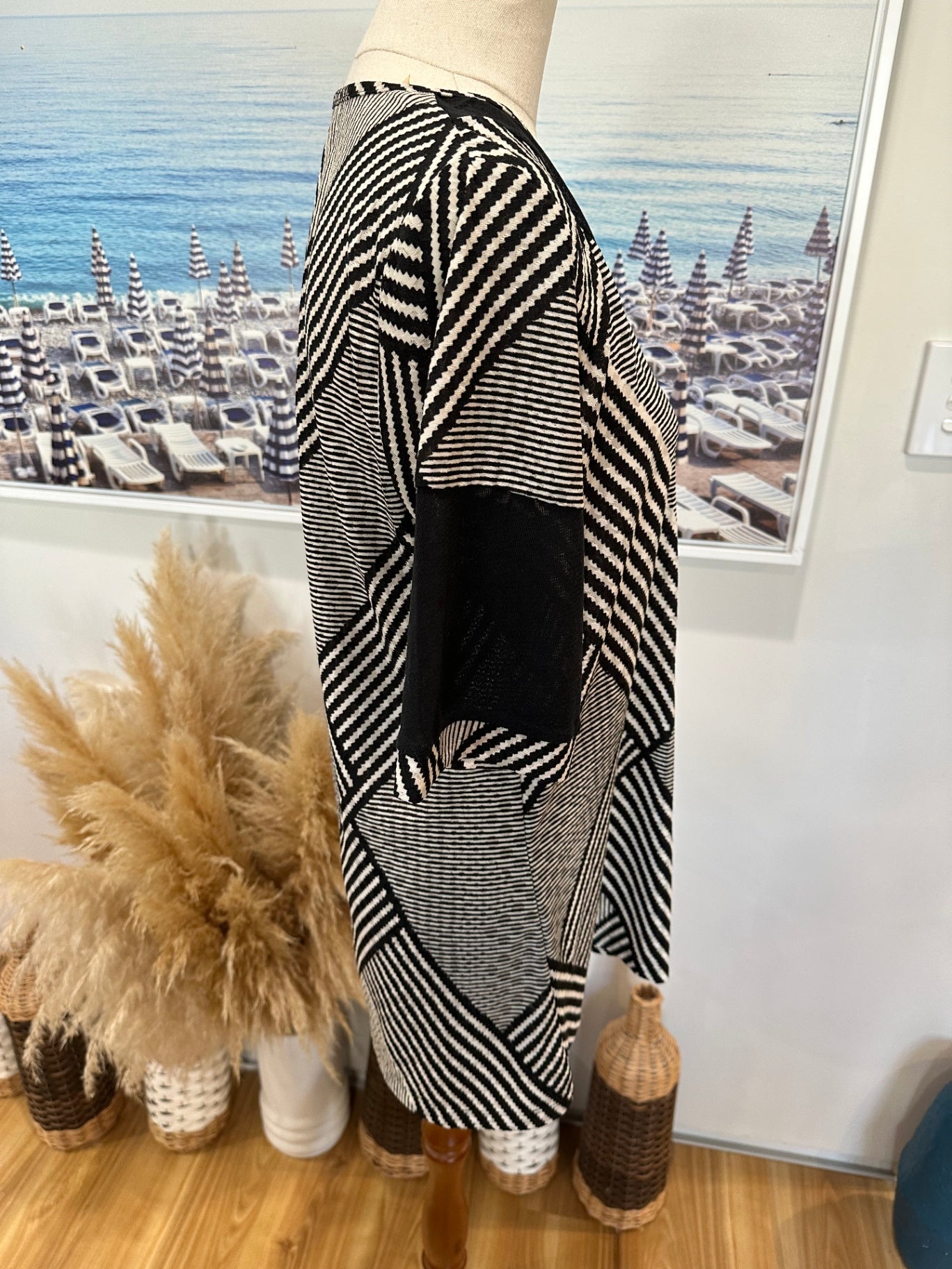 [SALE] Cordelia Street Top 10 Black and White