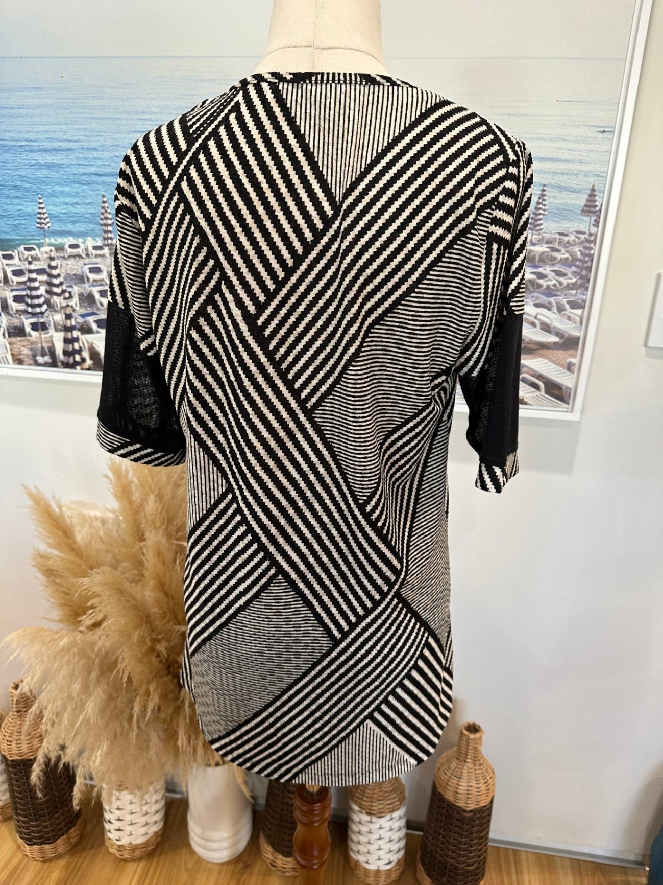 [SALE] Cordelia Street Top 10 Black and White