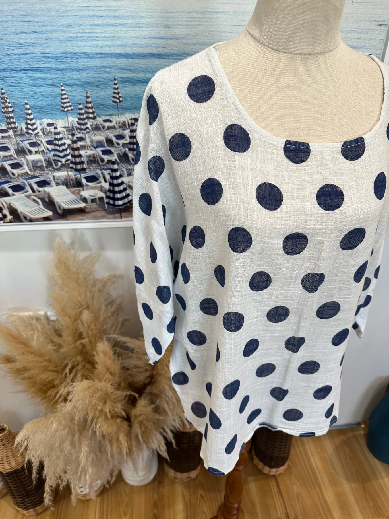 [SALE] 100% Cotton - New Collection Top Medium White with navy blue polka dots