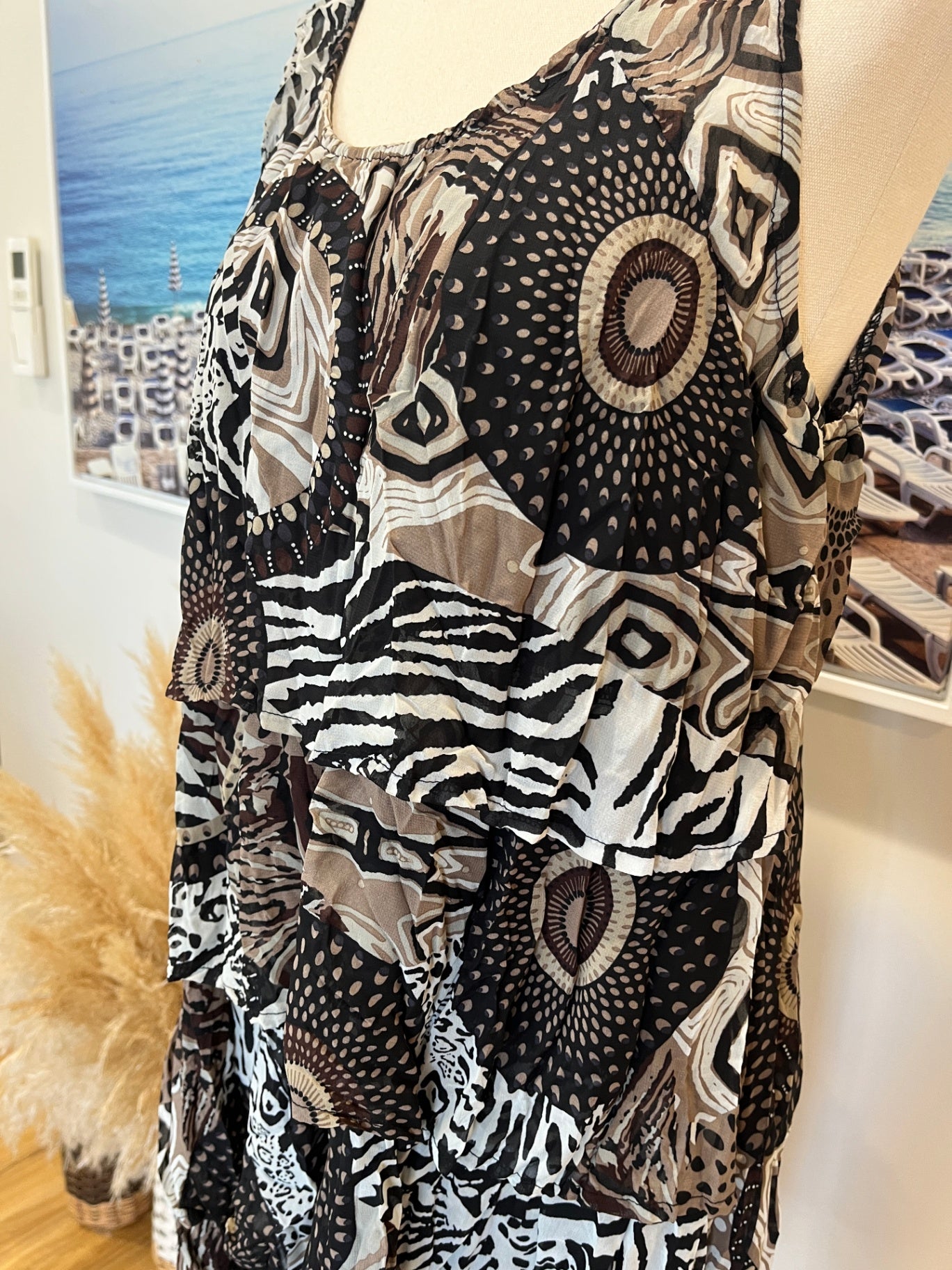 [SALE] Deffbd Dress – Effortless Elegance in Black, White & Brown