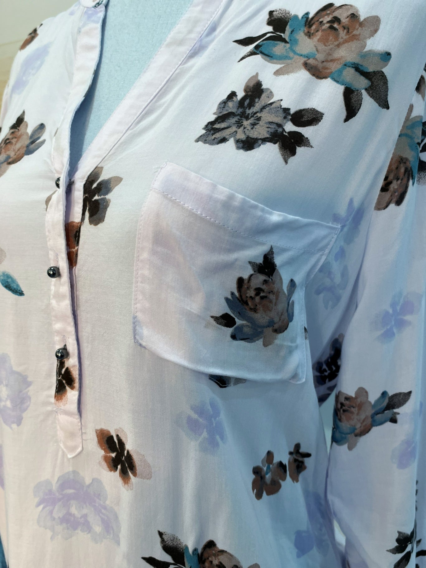 [SALE] Zest Shirt 10 White with floral pattern in shades of blue, brown, and black