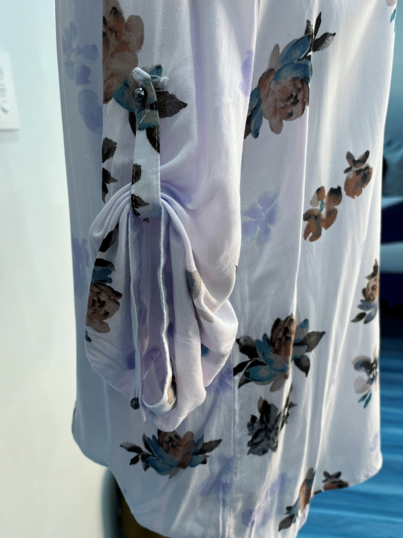 [SALE] Zest Shirt 10 White with floral pattern in shades of blue, brown, and black