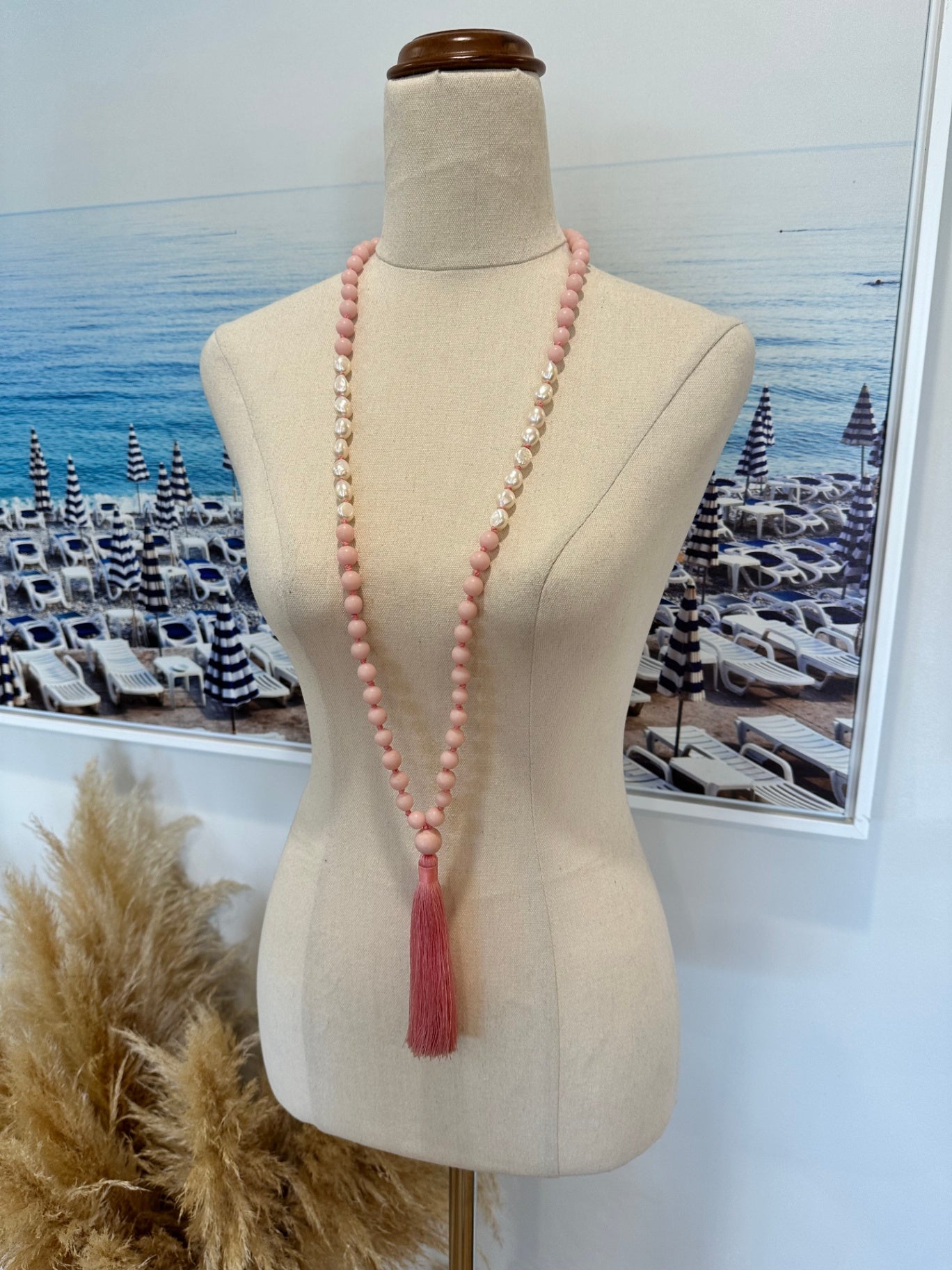 [SALE] Necklace Pink with white accents and a pink tassel