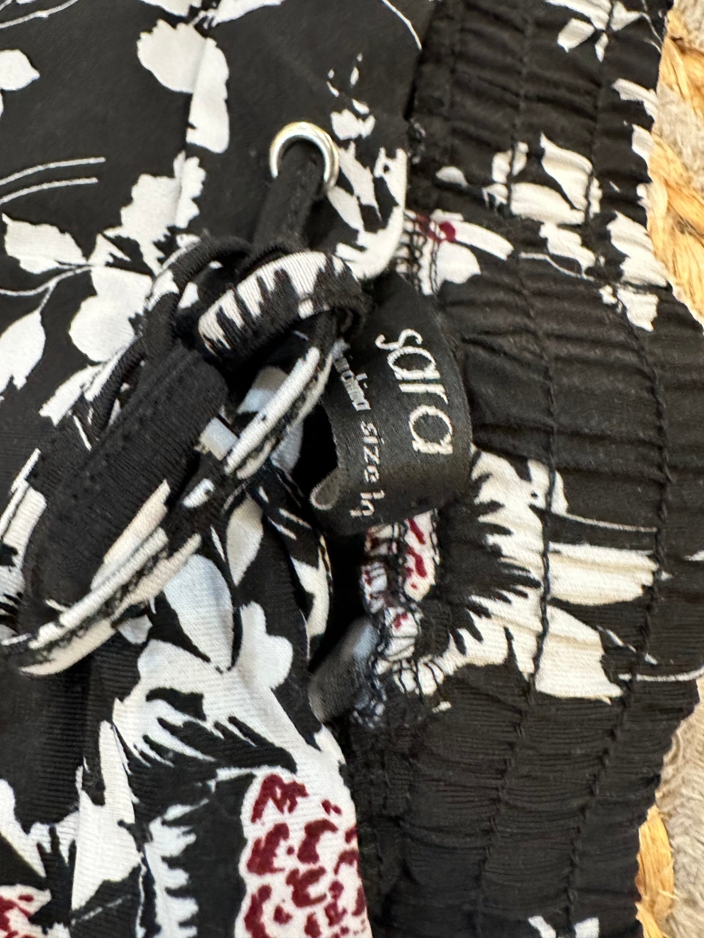 Sara Black Floral relaxed fit pants Black and white with floral pattern