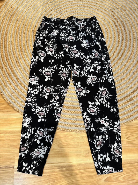 Sara Black Floral relaxed fit pants Black and white with floral pattern
