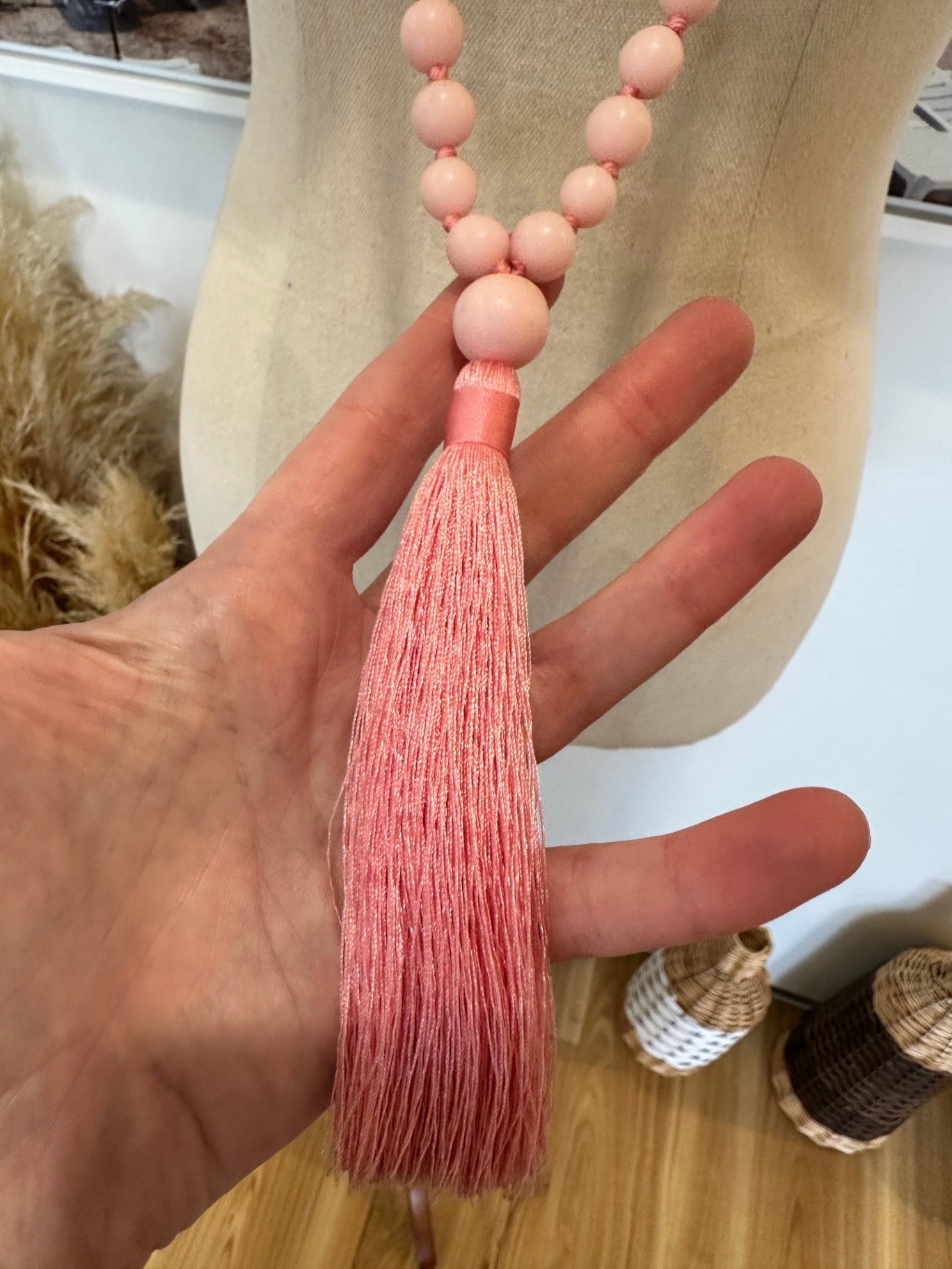 [SALE] Necklace Pink with white accents and a pink tassel