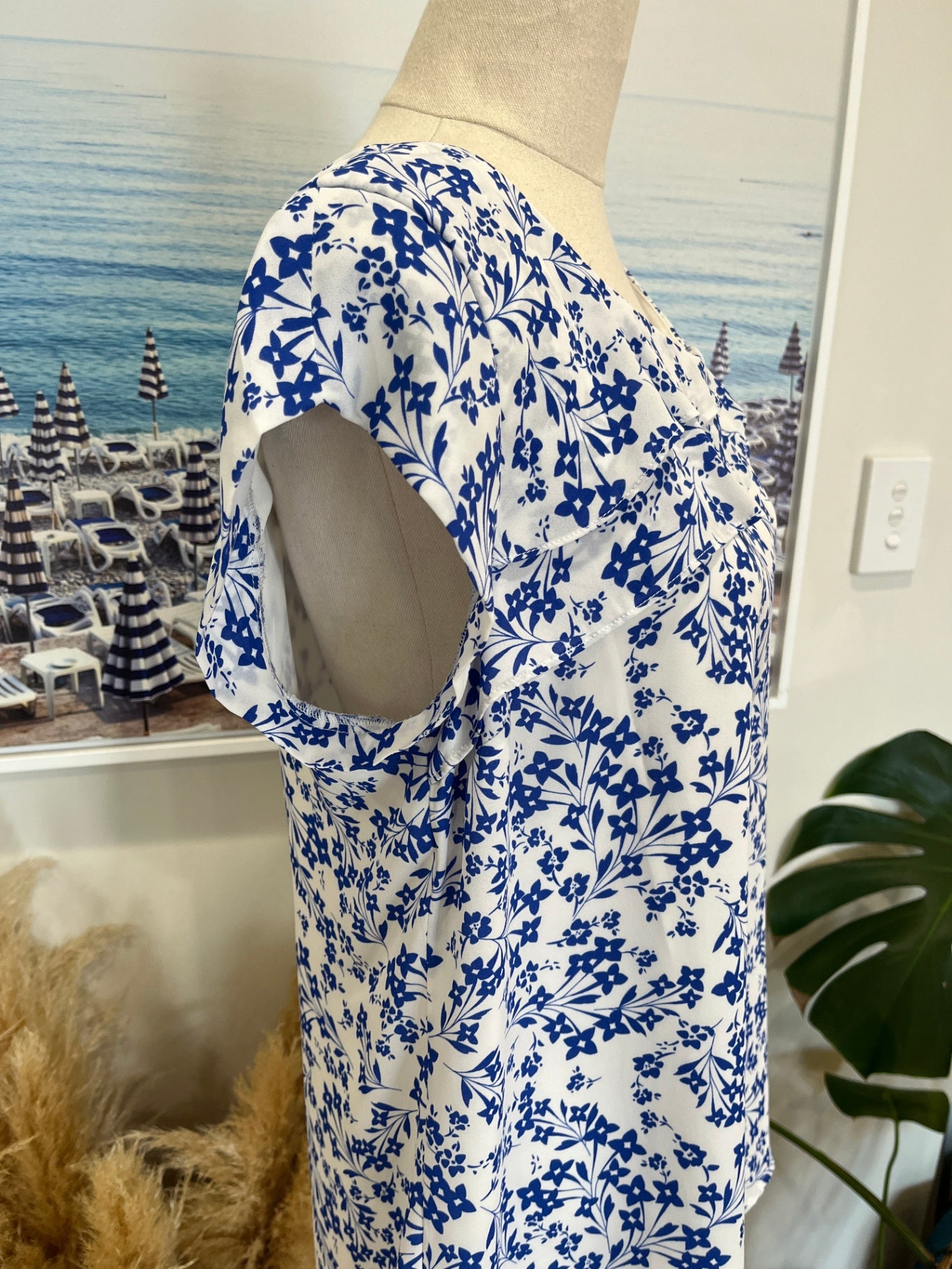 [SALE] Jacqui-e Top 12 White and Blue