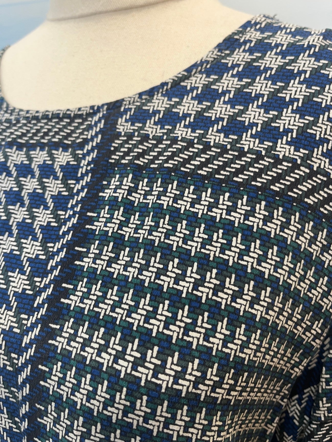 SPORTSCRAFT Blouse 100% Silk Size 10 Blue
