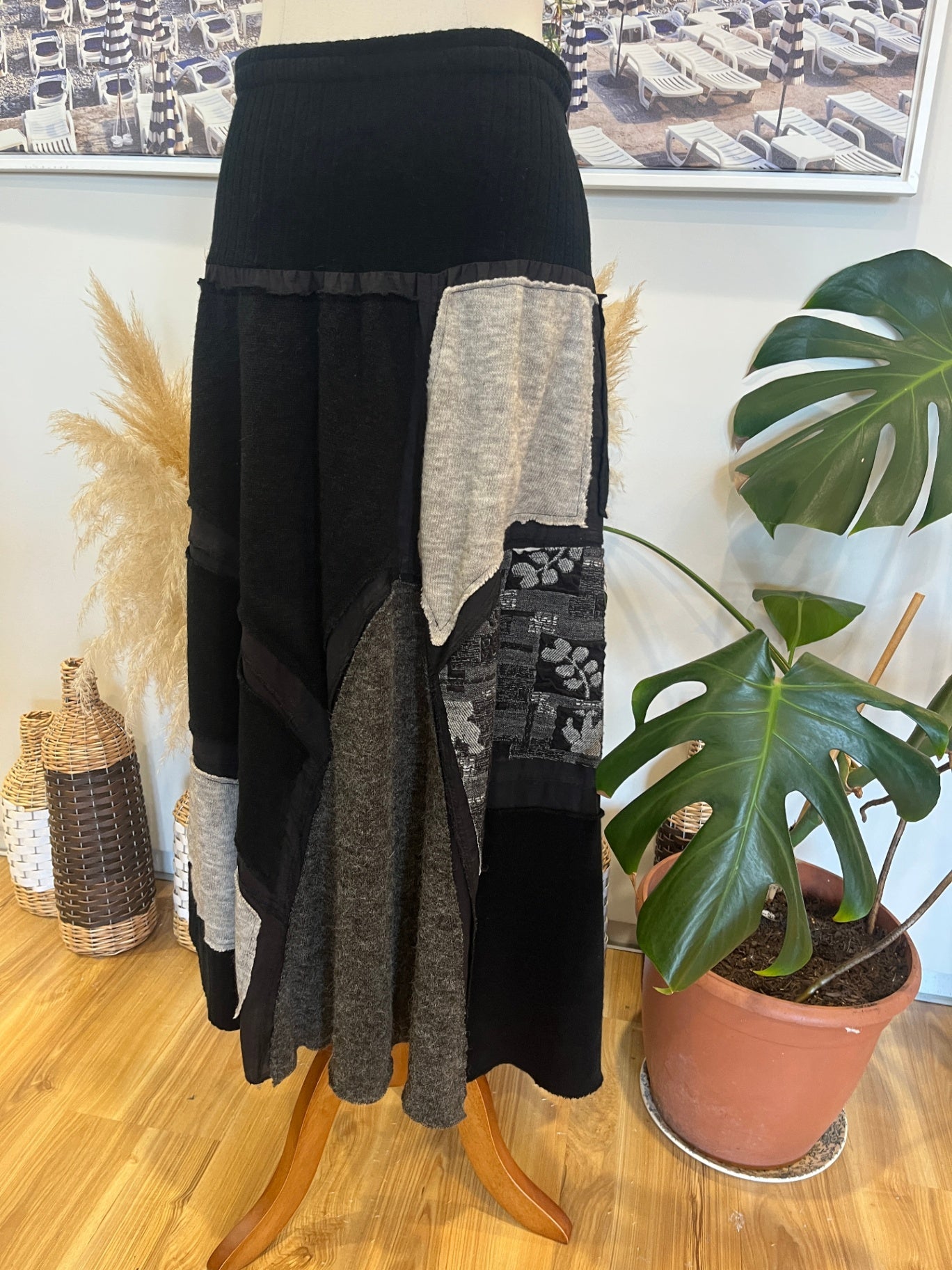 Clarity Skirt Black and Grey Size 18