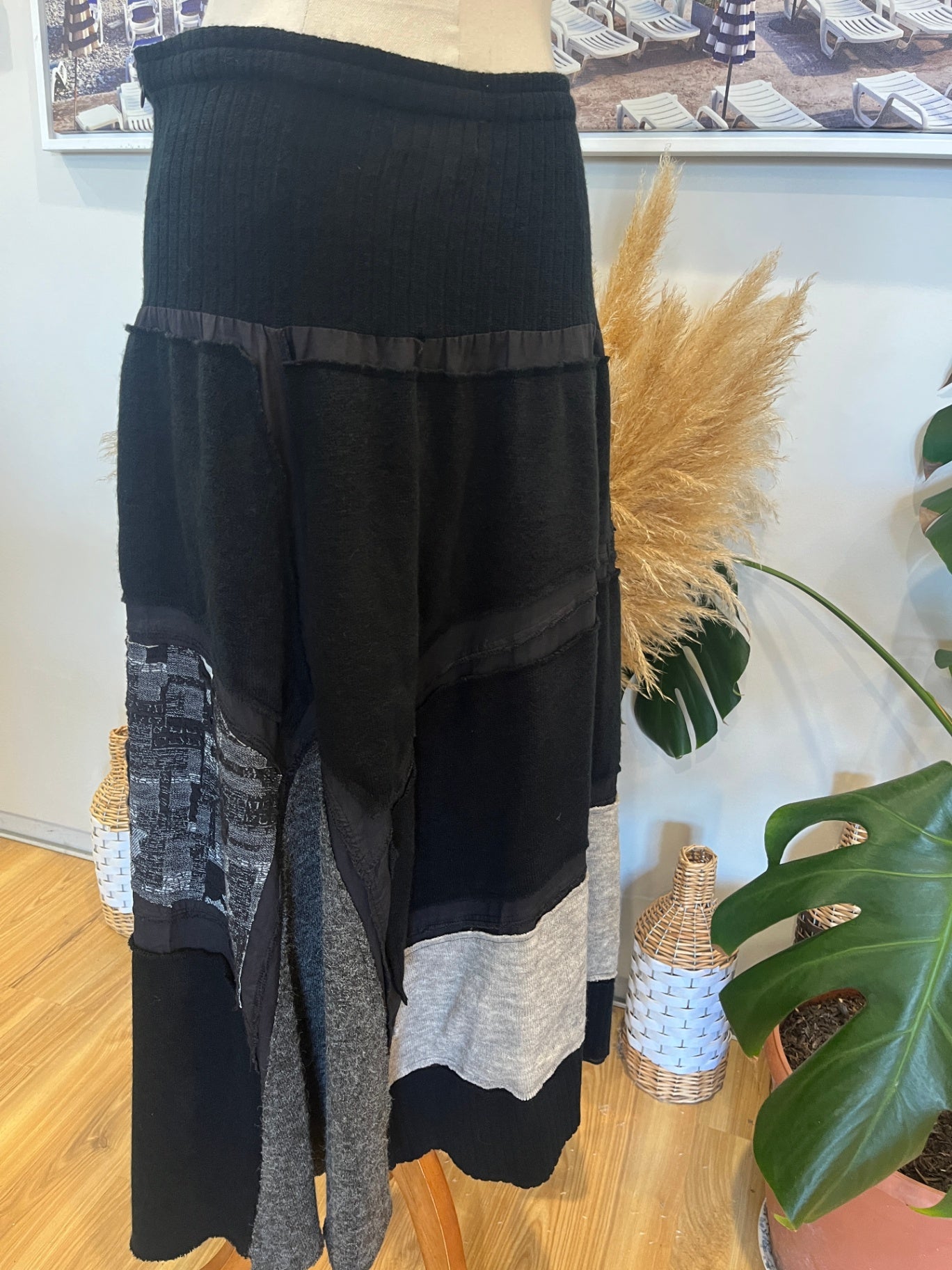 Clarity Skirt Black and Grey Size 18