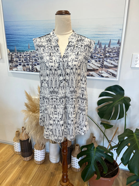 [SALE] Dorothy Perkins Black and White Blouse Size 12