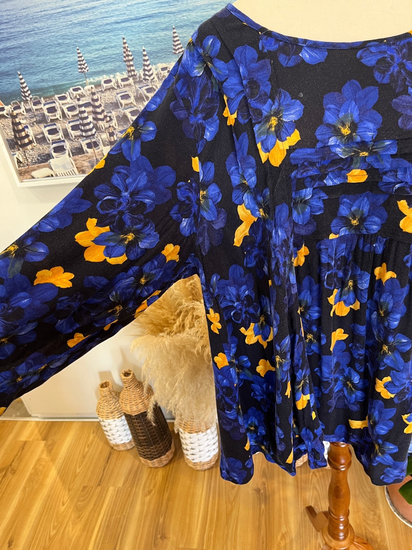 ts Top Black,Blue and Yellow Size 20