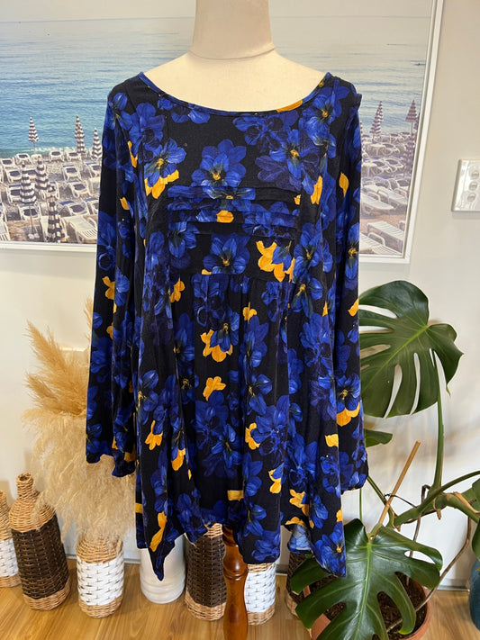 [SALE] ts Top Black,Blue and Yellow Size 20