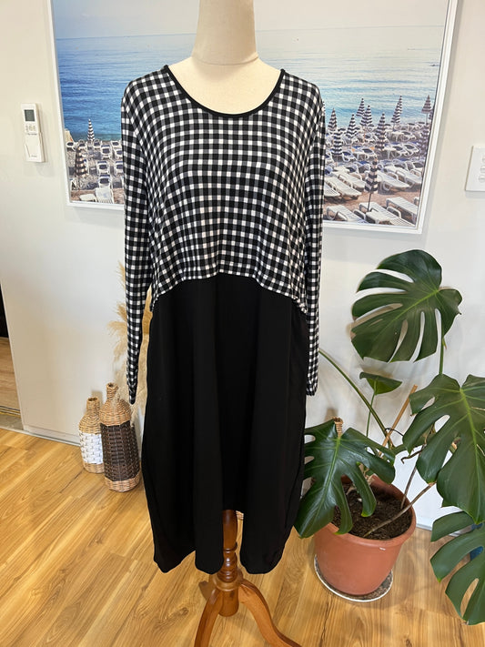 [SALE] Black and White Checkered Dress Medium / Large