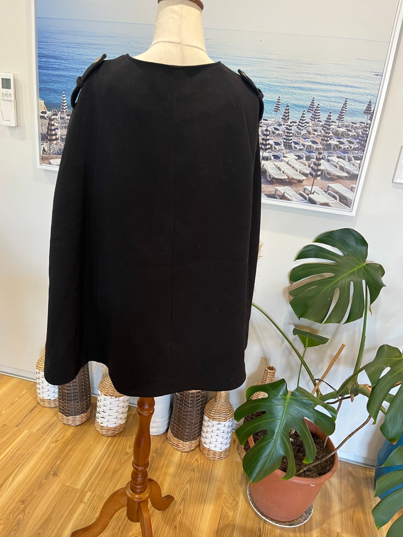 Cape URBAN PRECINCT Black Button Up Size 12