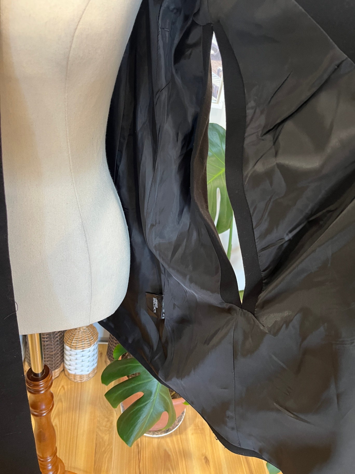 Cape URBAN PRECINCT Black Button Up Size 12
