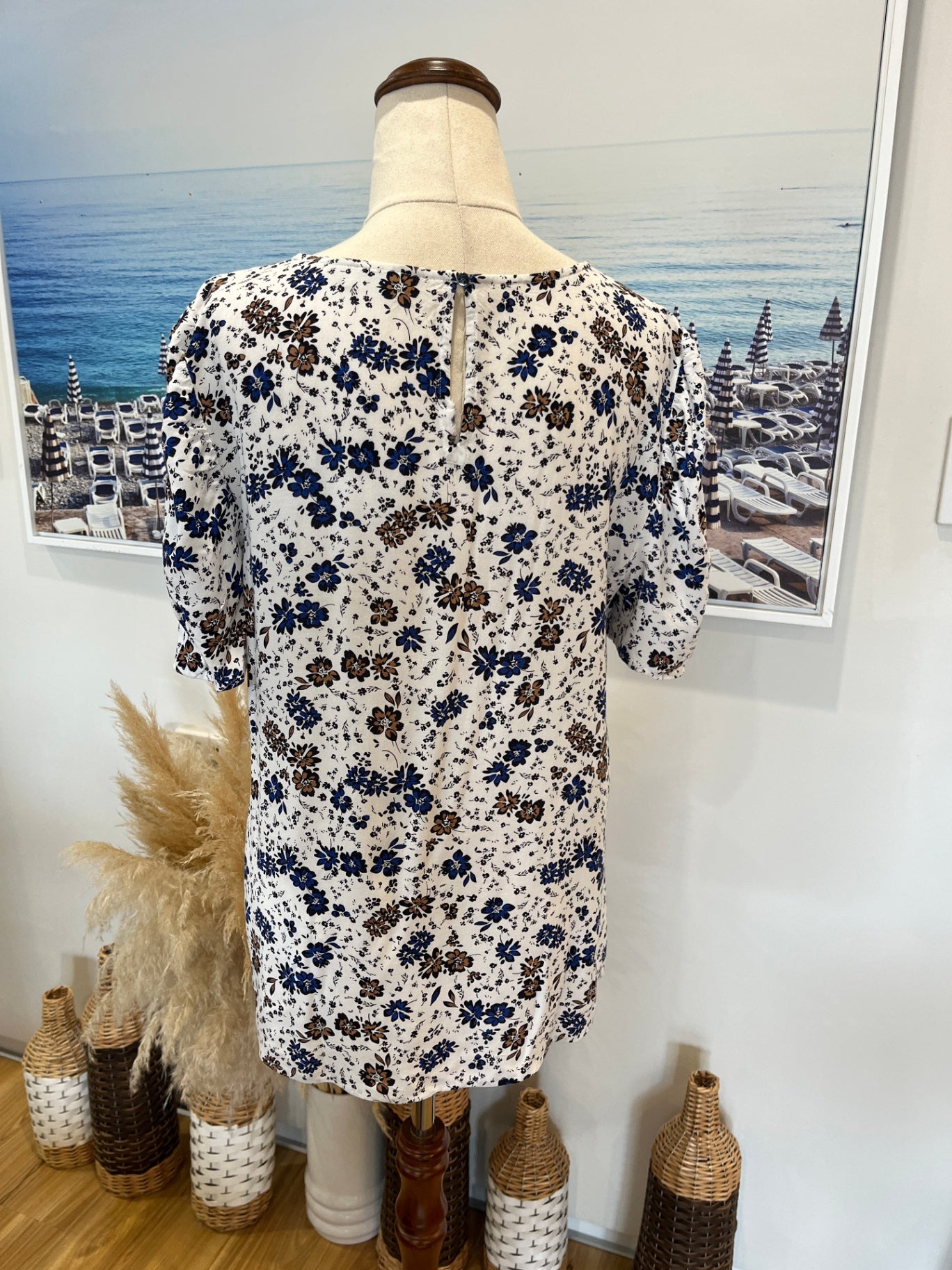 Jacqui-E Blouse White with Blue Floral Pattern Size 12