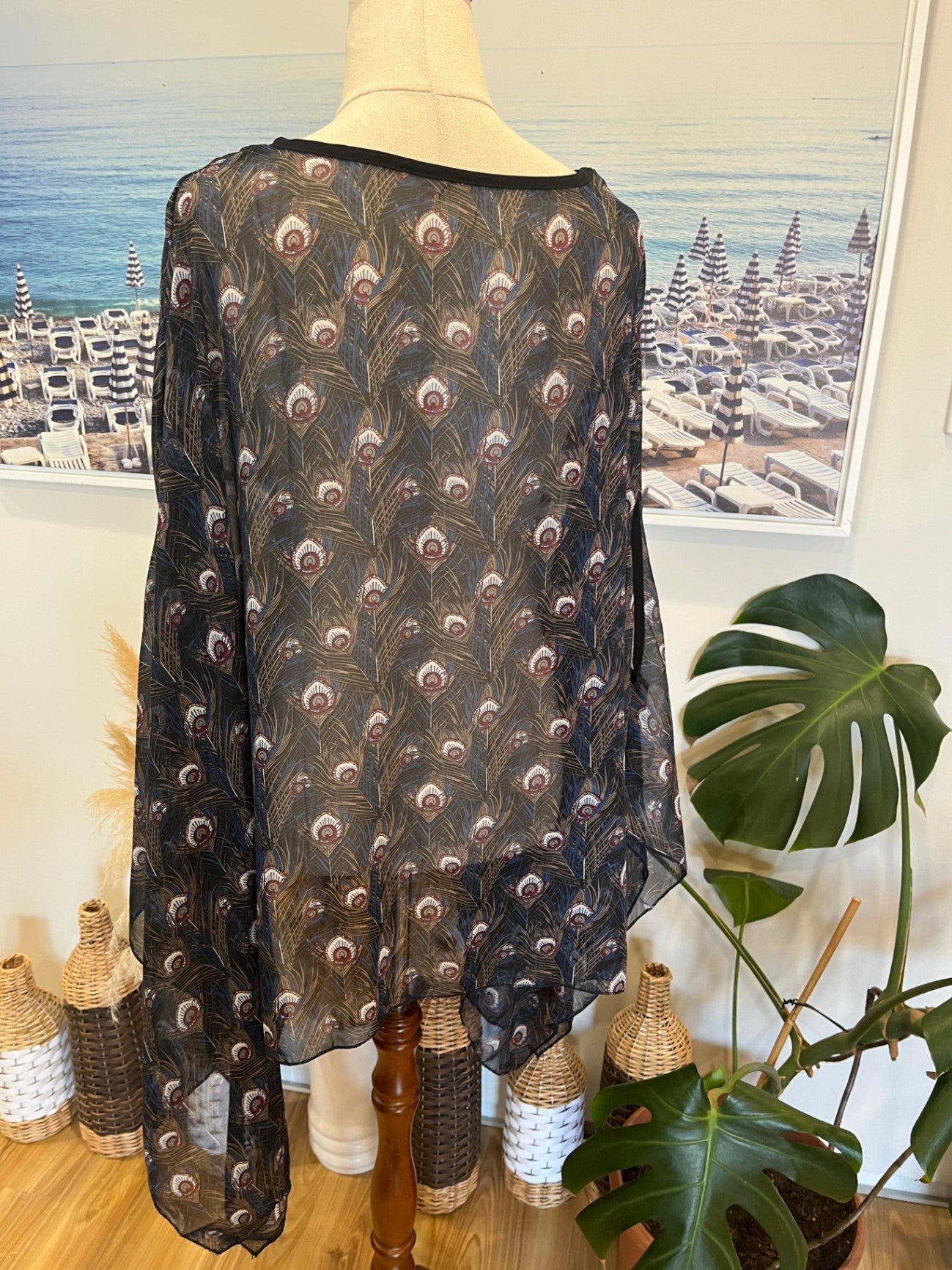 [SALE] Batwing Style Black Blouse Peacock Feather Pattern XL