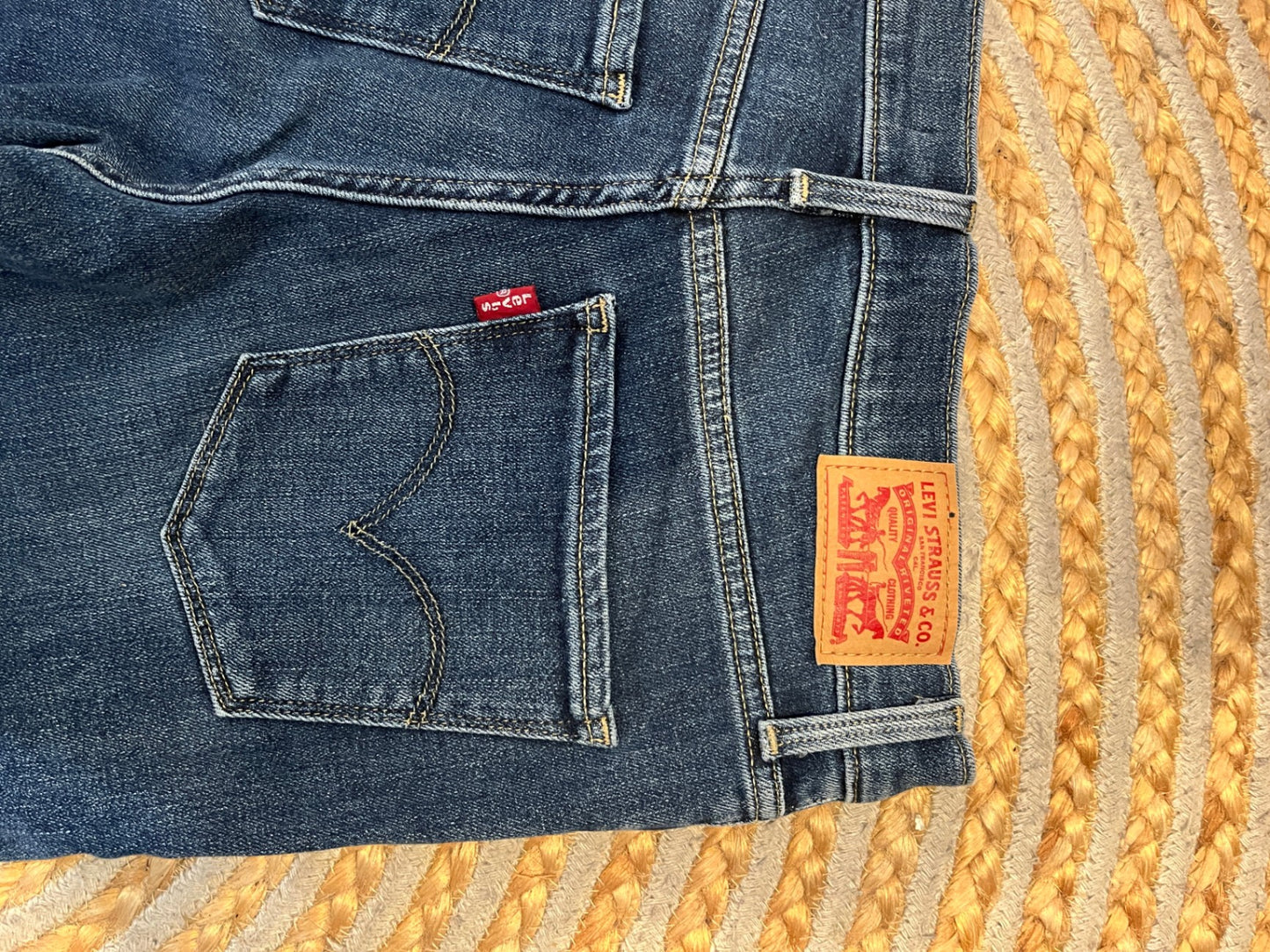 Levi's 314 Shaping Straight Jeans Size 27