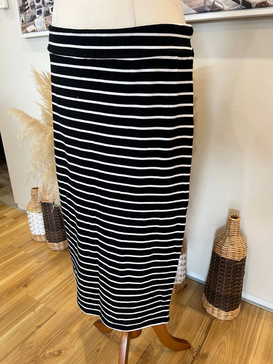 [SALE] Betty Basics Skirt Black and White Stripes Size 14
