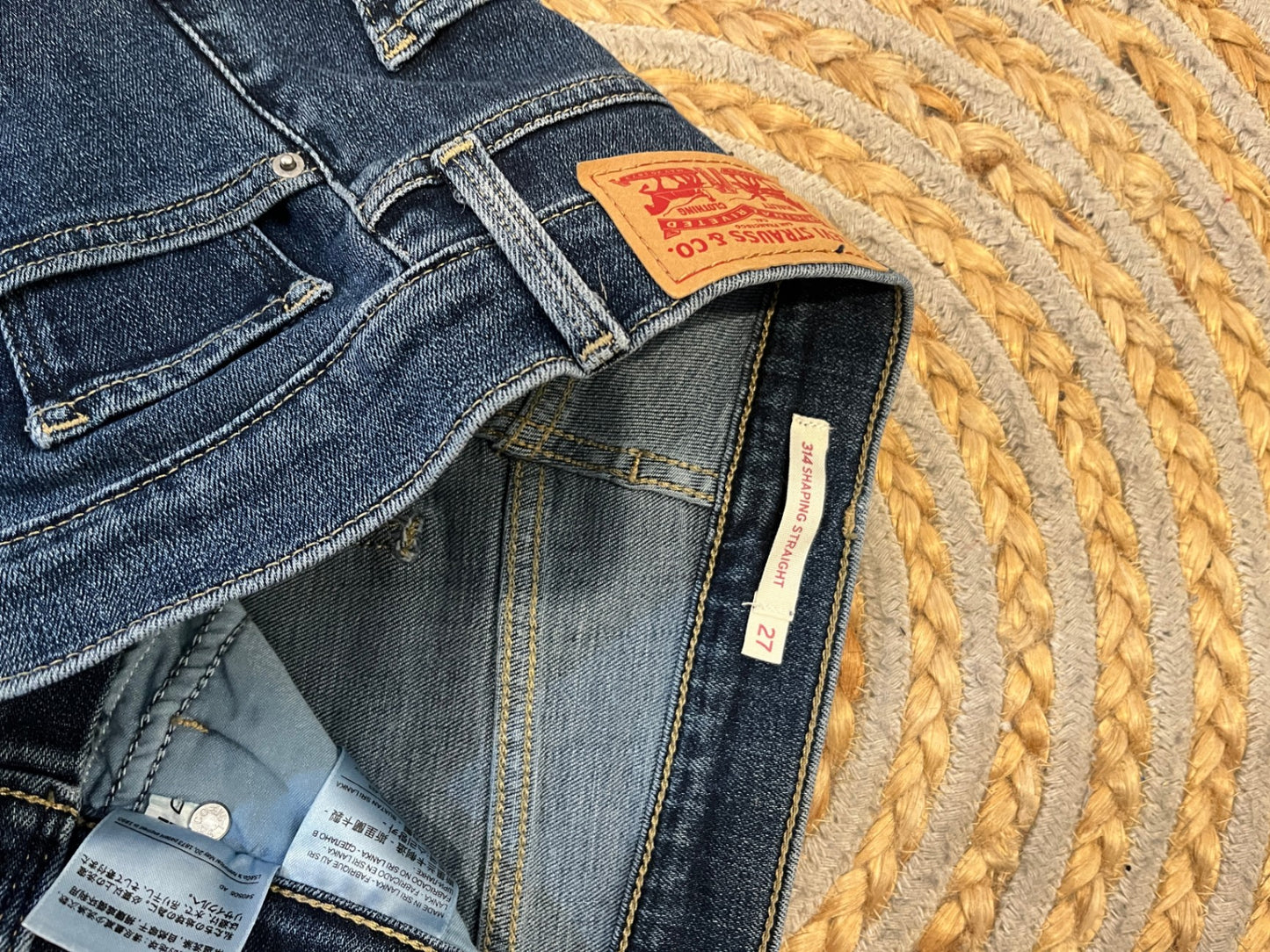 Levi's 314 Shaping Straight Jeans Size 27