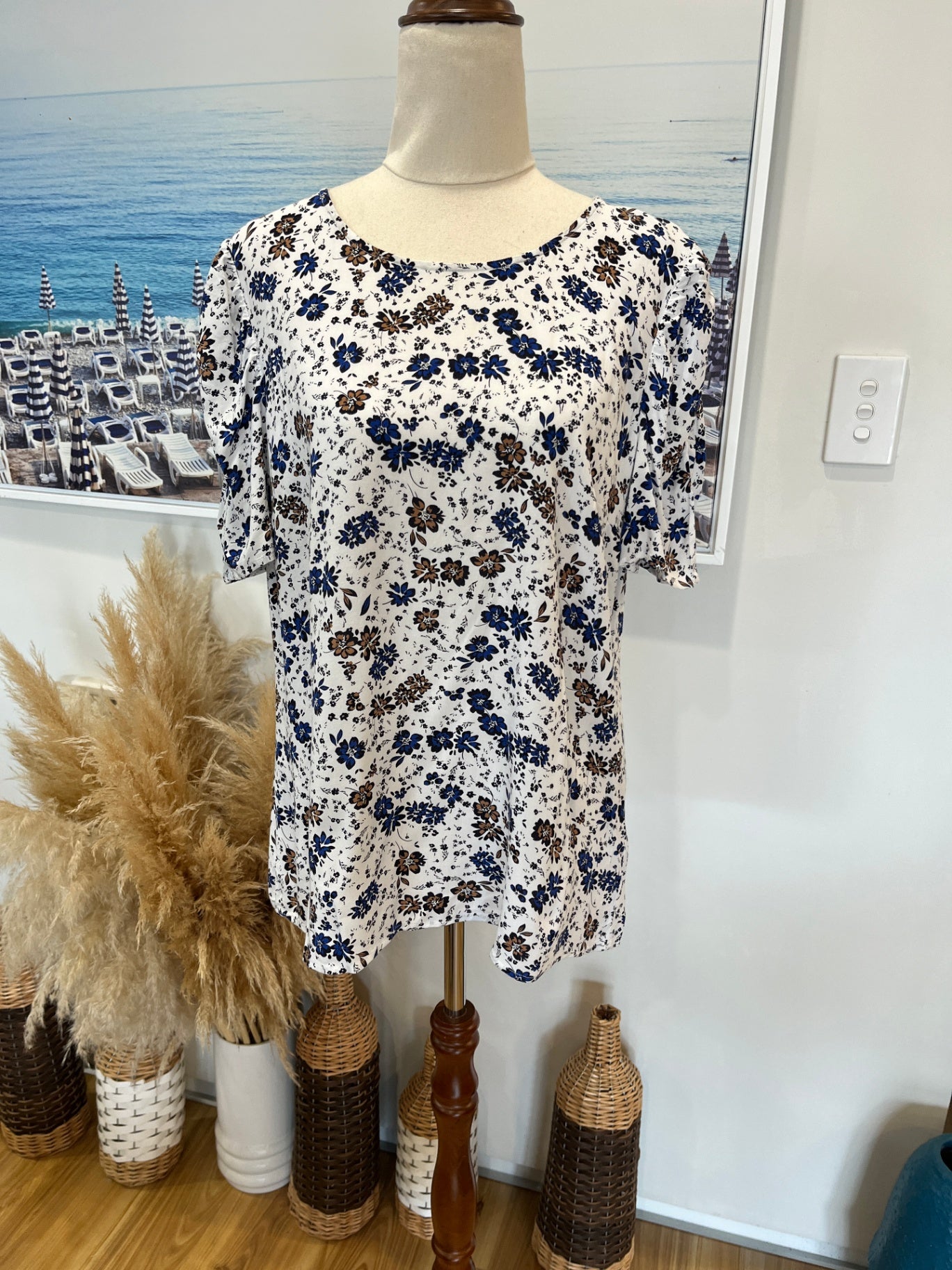 Jacqui-E Blouse White with Blue Floral Pattern Size 12