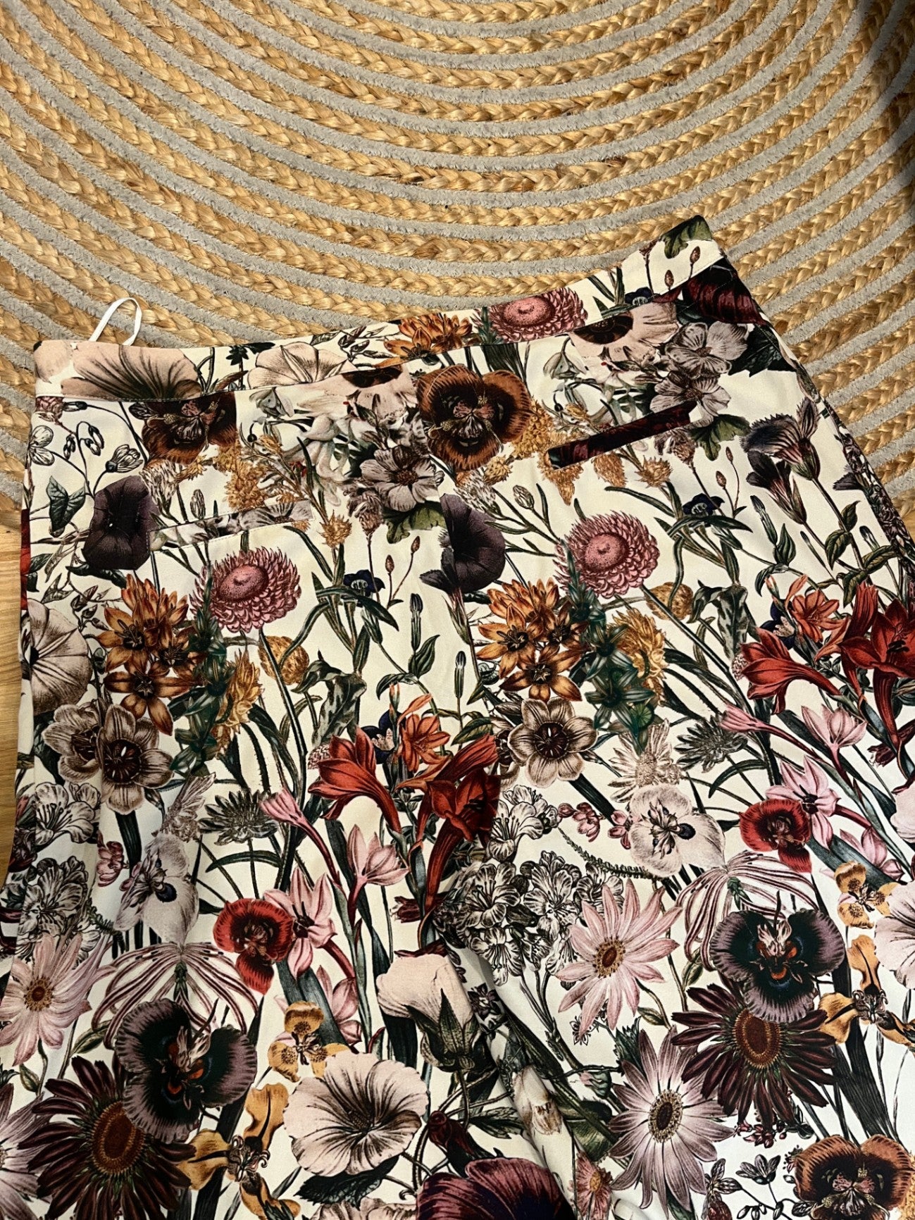 URBAN PRECINCT. 3/4 Pants Floral Pattern Size 18