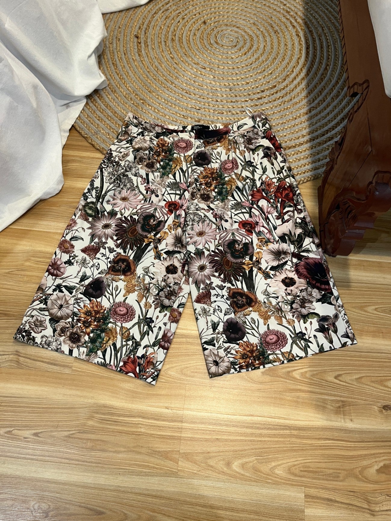URBAN PRECINCT. 3/4 Pants Floral Pattern Size 18