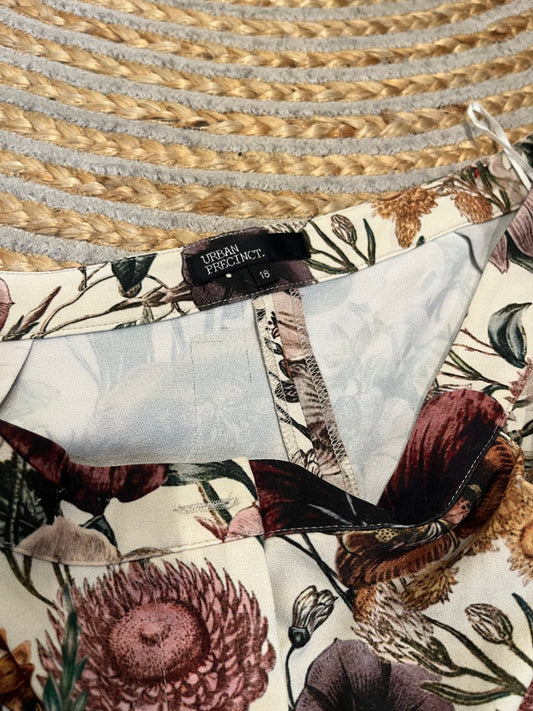 URBAN PRECINCT. 3/4 Pants Floral Pattern Size 18