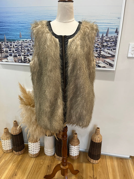 Rivers Womens Zip Up Faux Fur Vest 18
