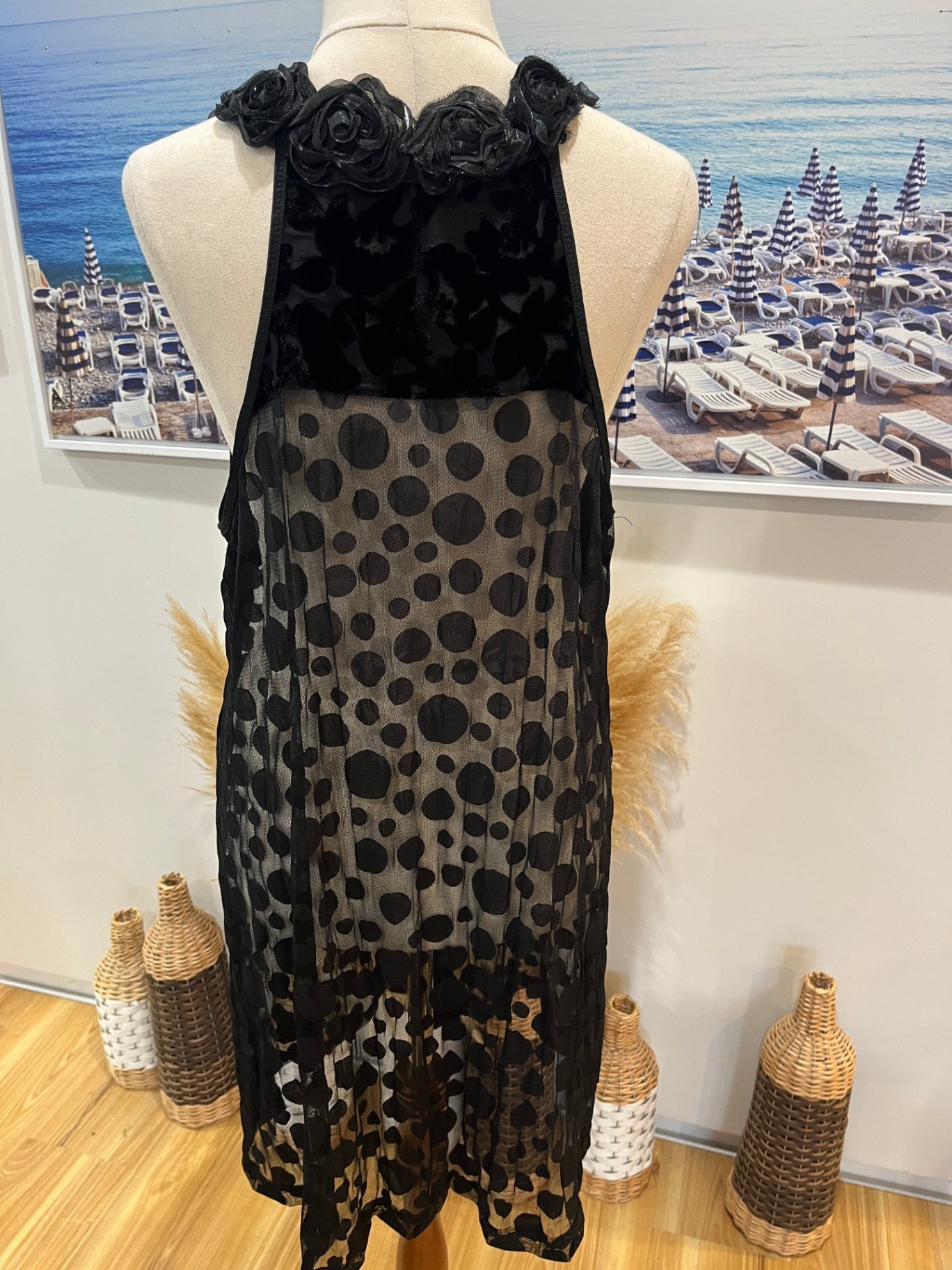 David Pond Black Top Rose features Size 12 