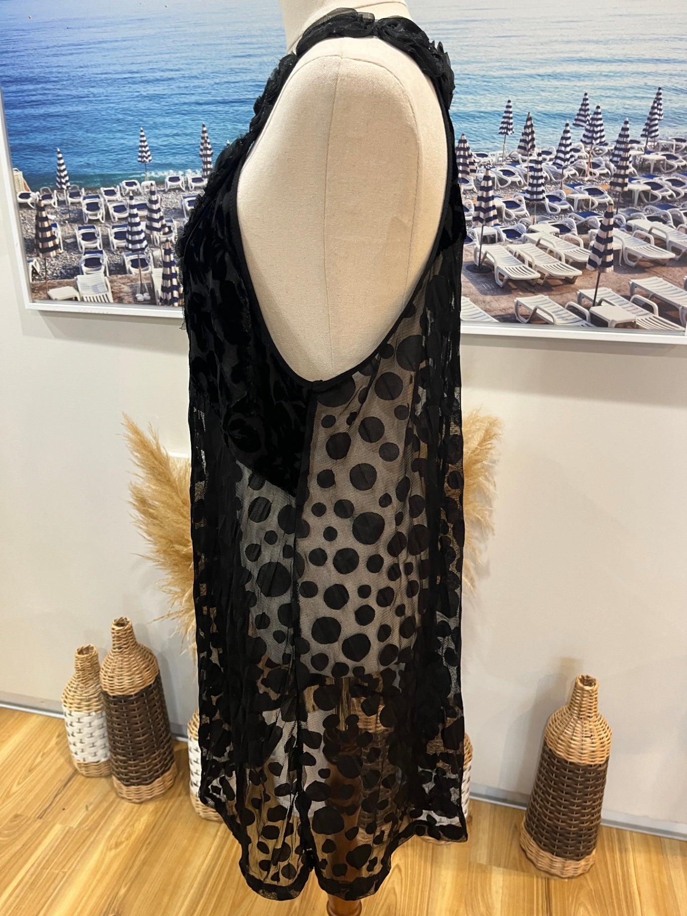 David Pond Black Top Rose features Size 12 